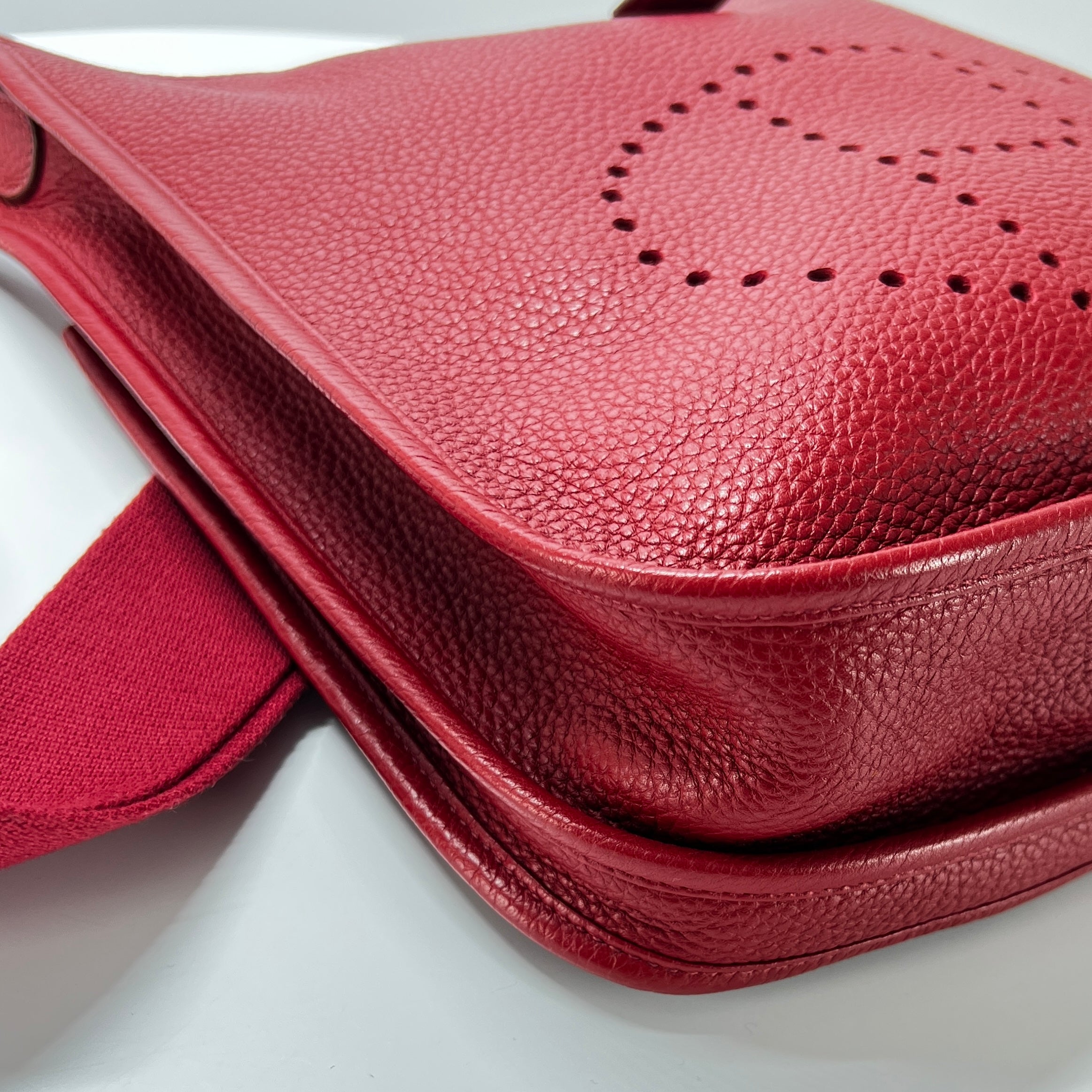 Sac à main HERMÈS Evelyne lll cuir rouge