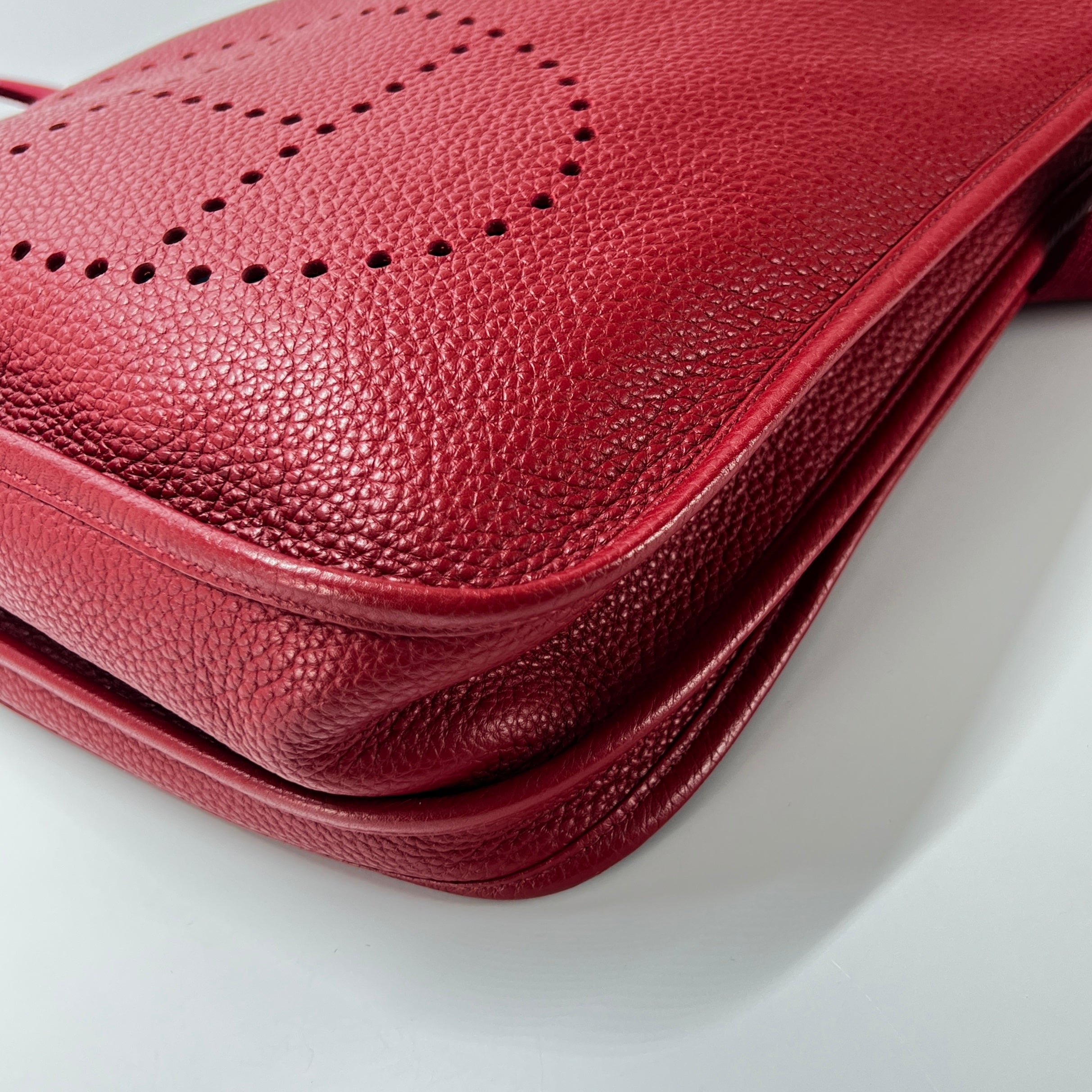 Sac à main HERMÈS Evelyne lll cuir rouge