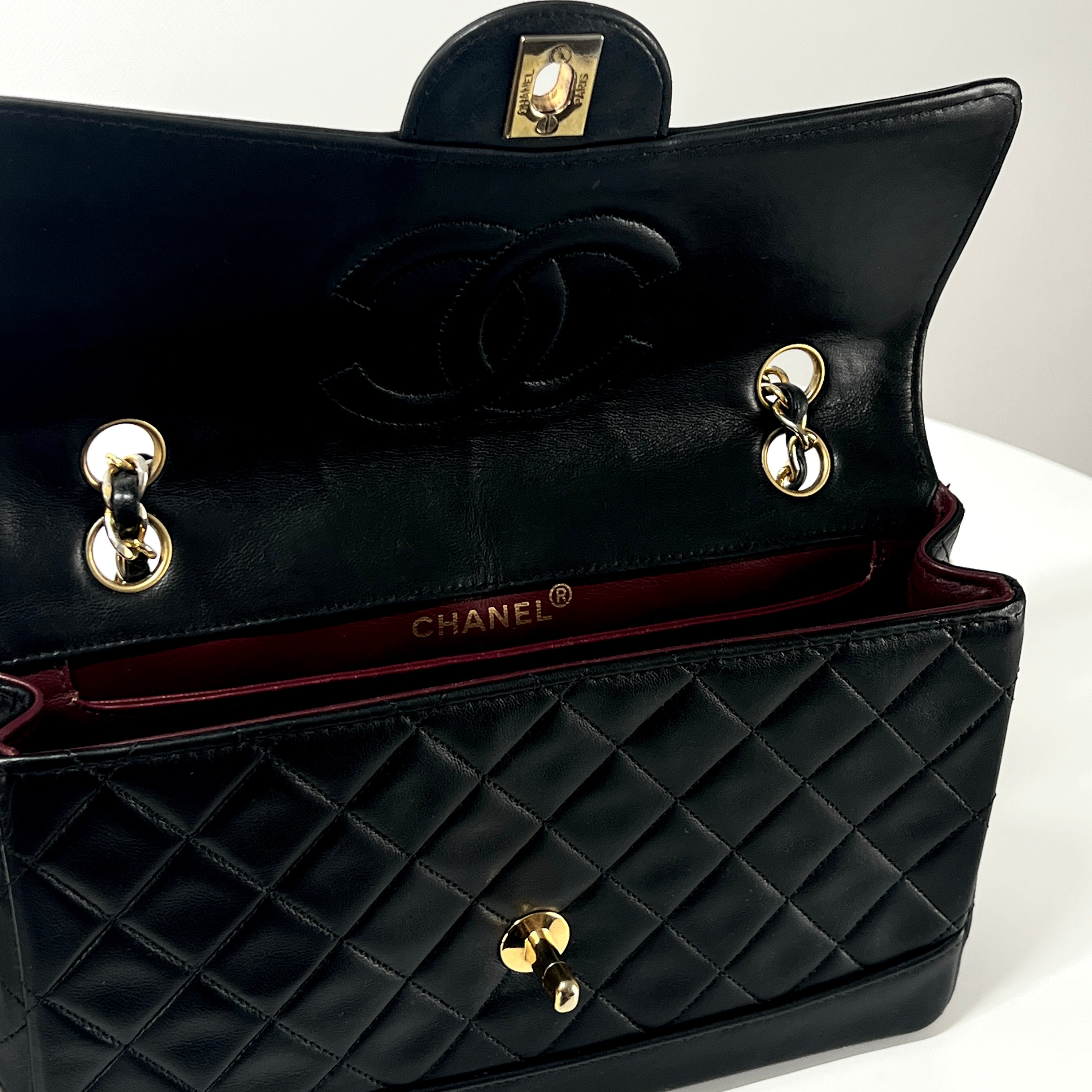 Sac à main CHANEL Matelassé coco mark cuir noir