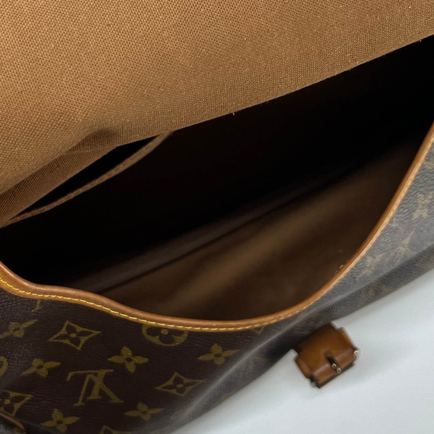 LOUIS VUITTON Saumur 35 handbag in brown canvas and leather