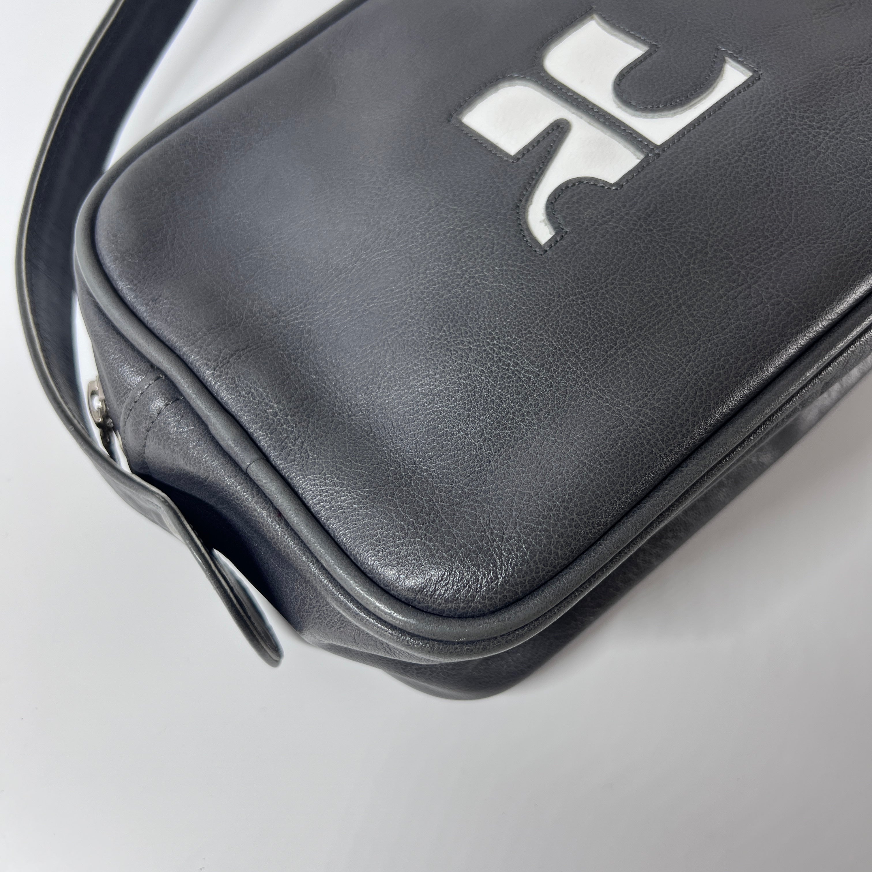 Sac à main COURREGES Camera cuir gris