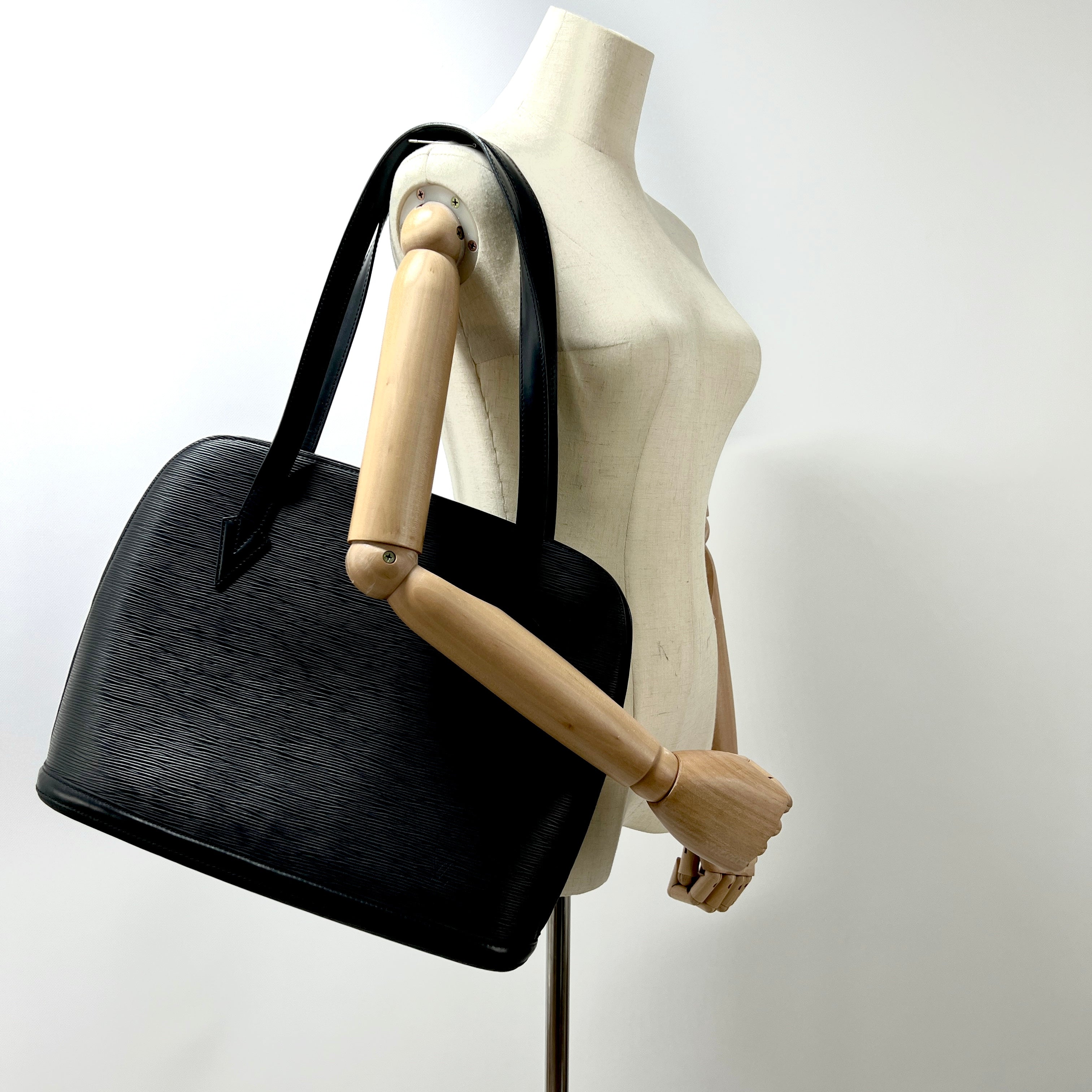 LOUIS VUITTON Lussac handbag in black epi leather