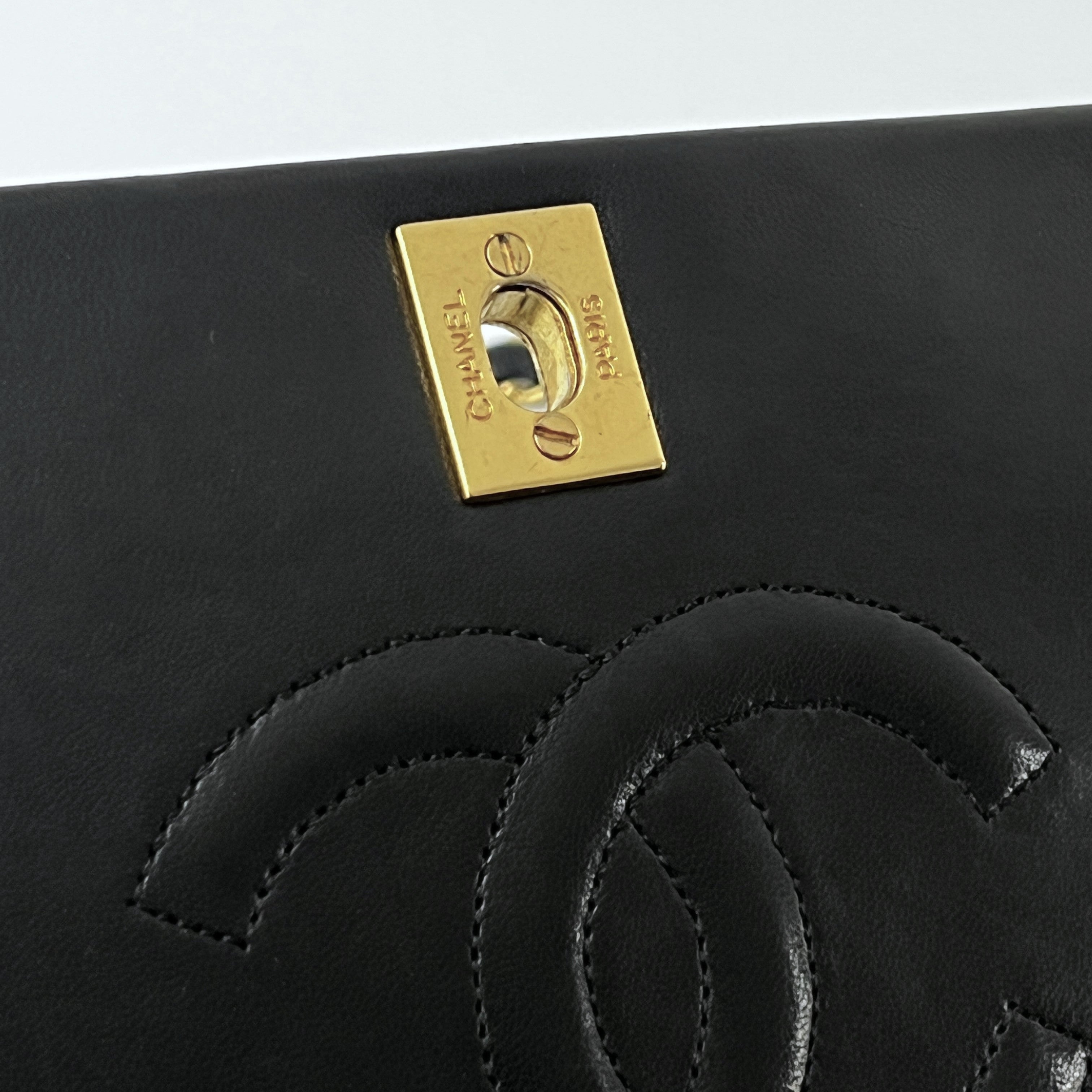 Sac à main CHANEL Timeless classique matelassé single flap cuir noir