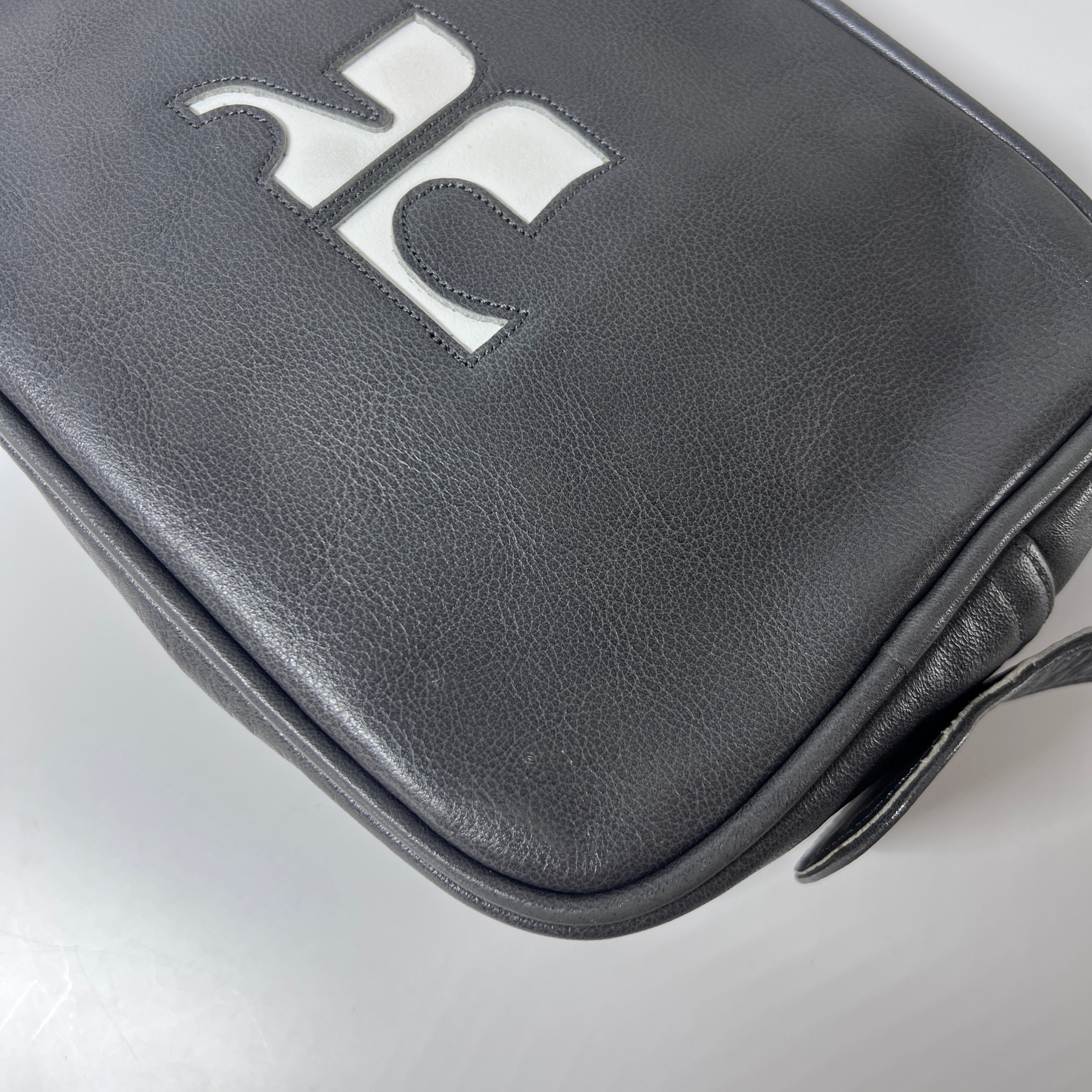 Sac à main COURREGES Camera cuir gris