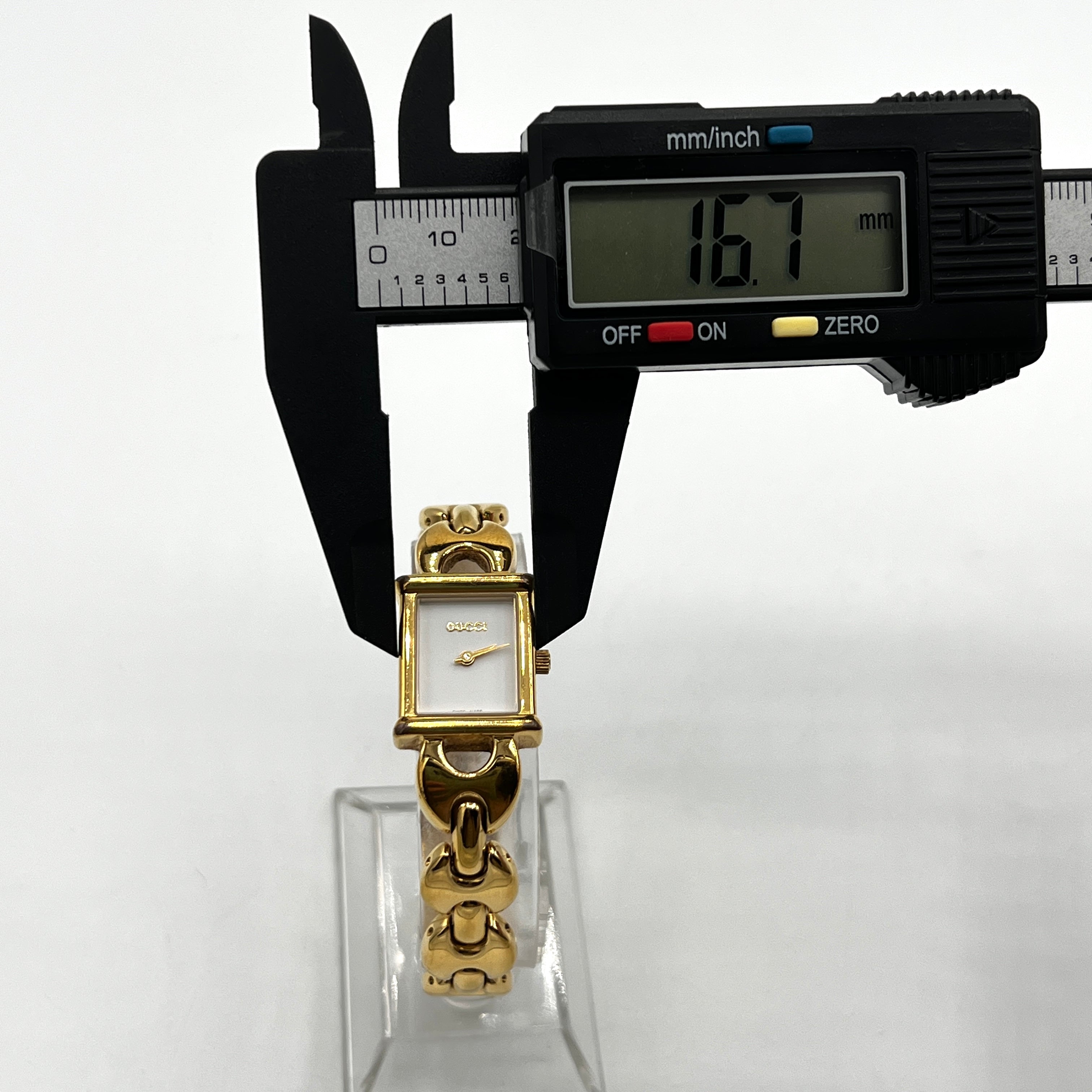 Montre GUCCI 1800 L plaqué or Doré