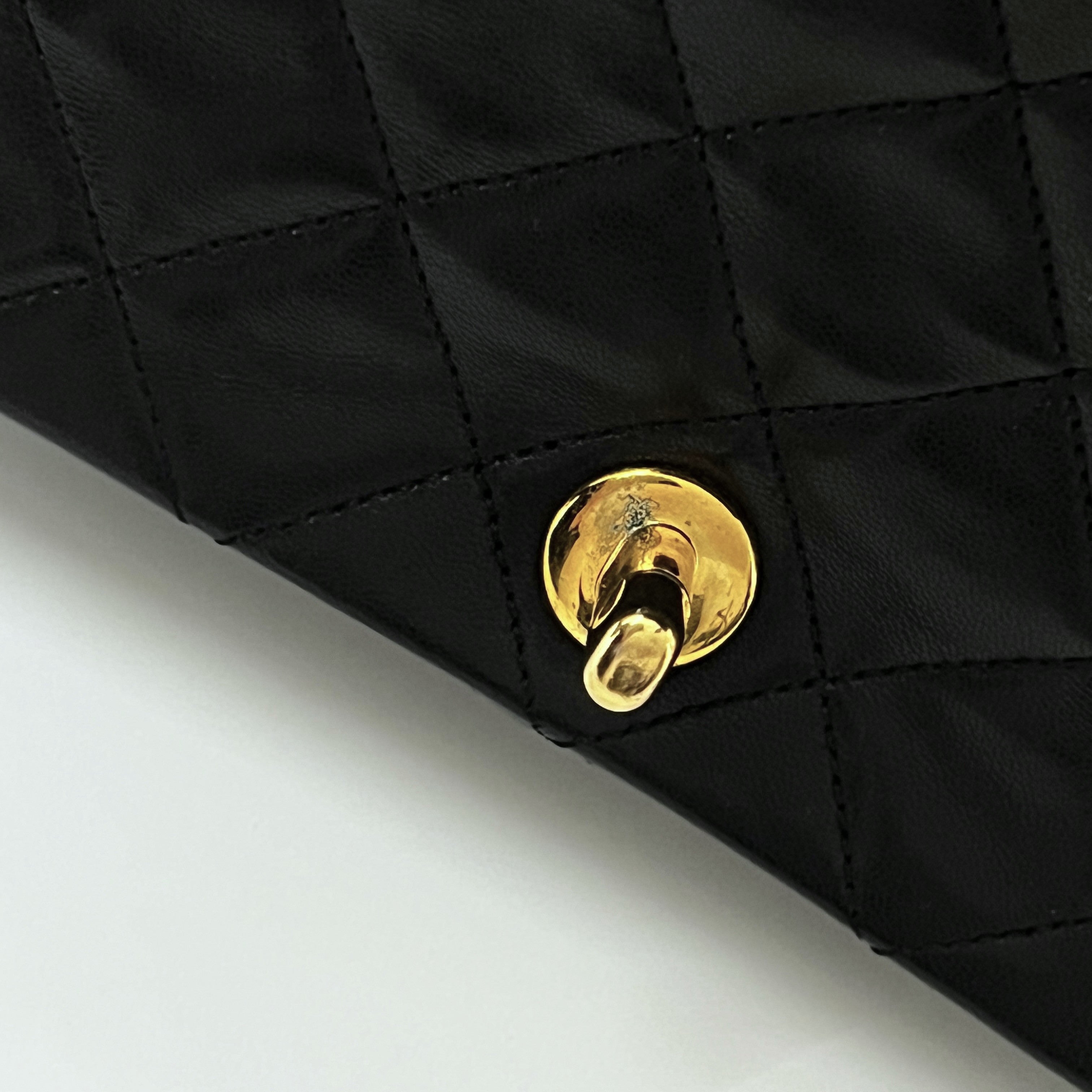 Sac à main CHANEL Timeless classique matelassé single flap cuir noir