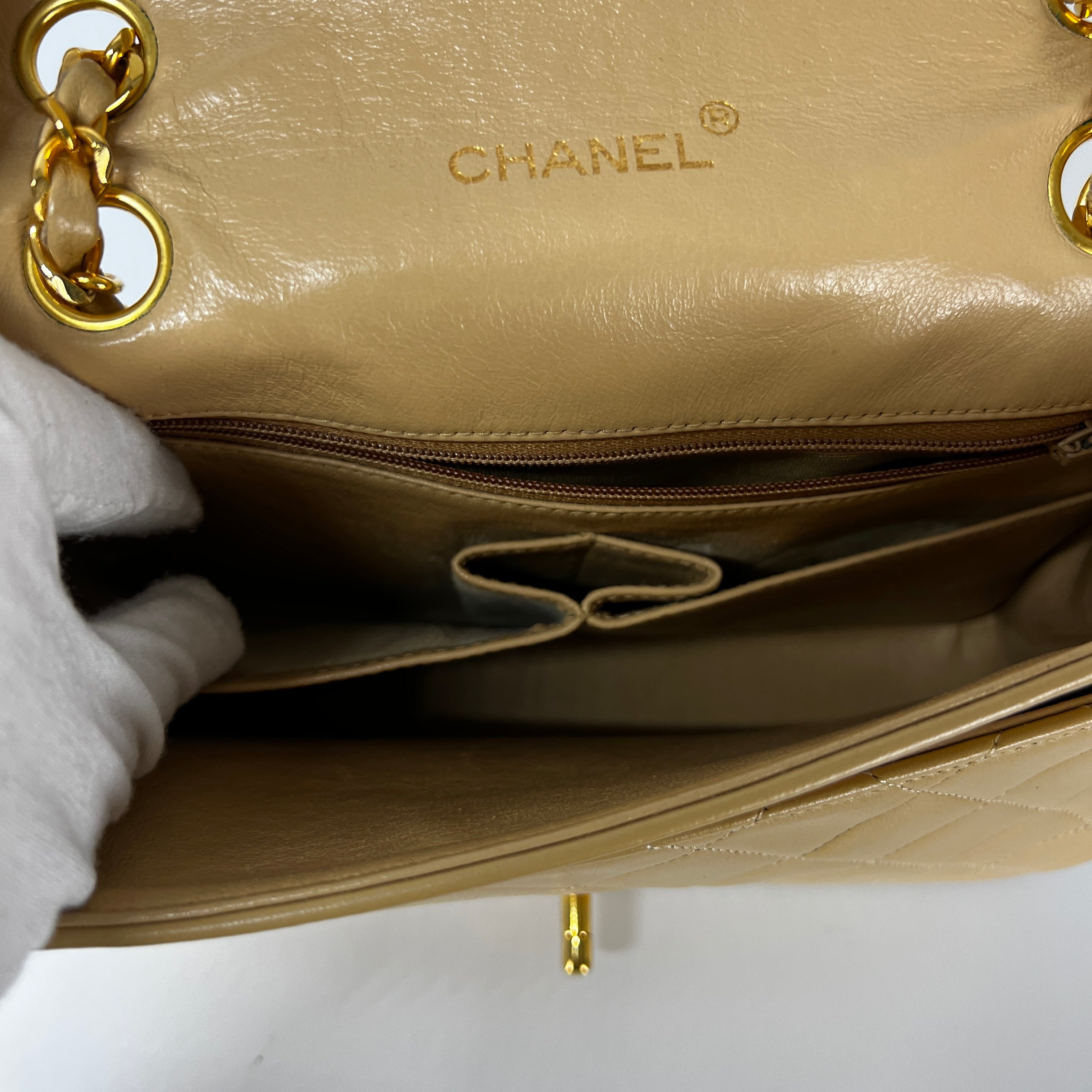 Sac à main CHANEL Timeless classique matelassé single flap cuir beige