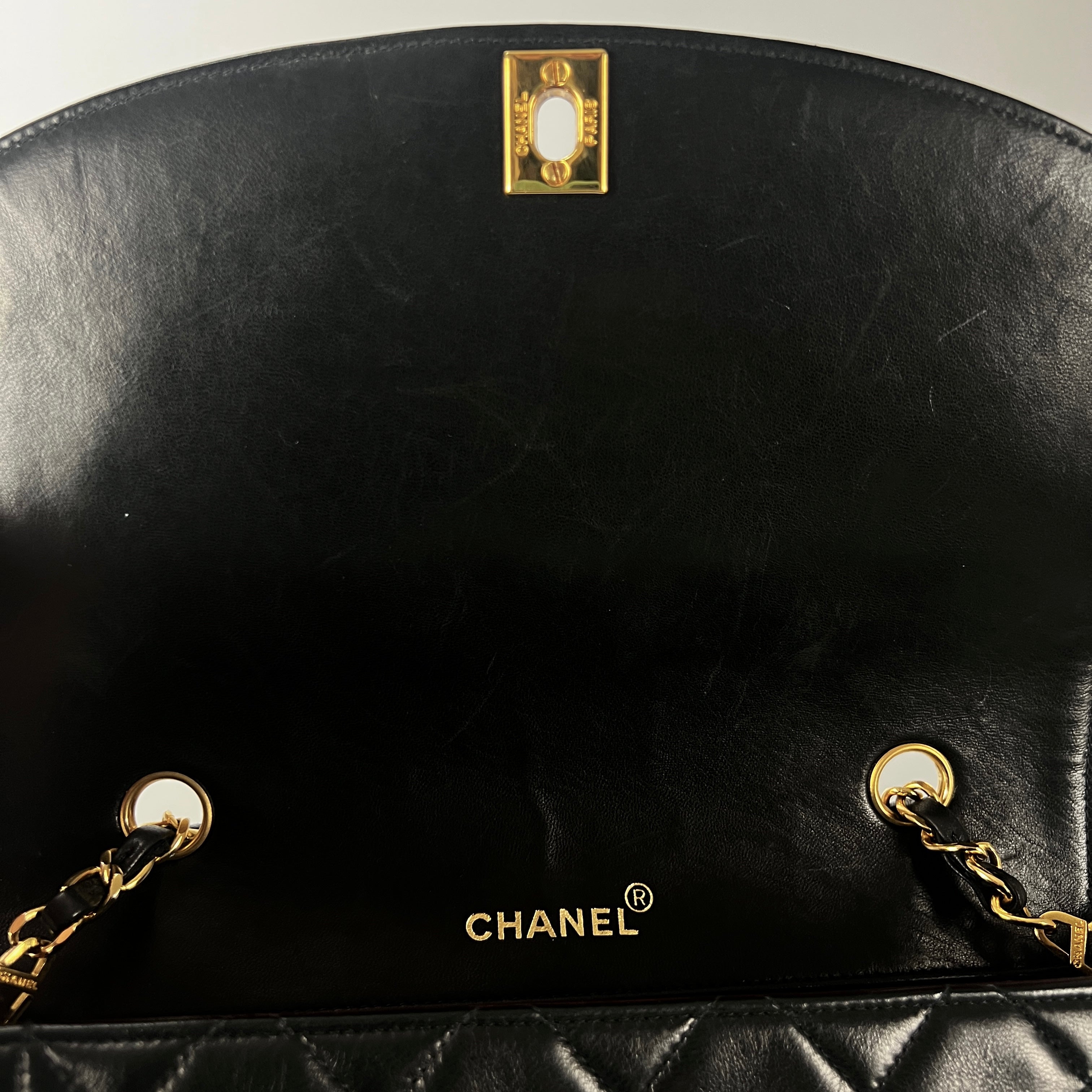 Sac à main CHANEL Diana Medium cuir noir