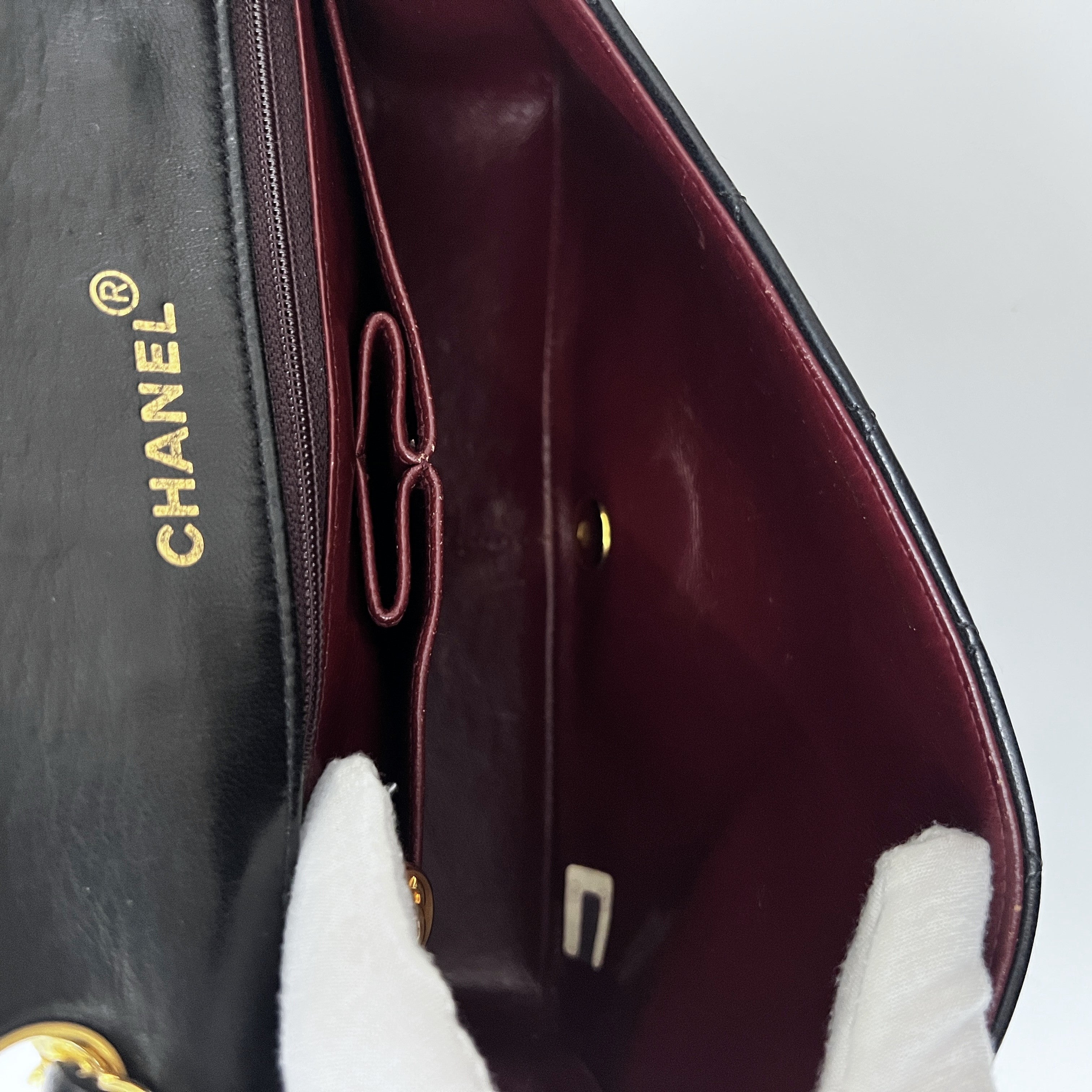 Sac à main CHANEL Timeless classique matelassé single flap cuir noir