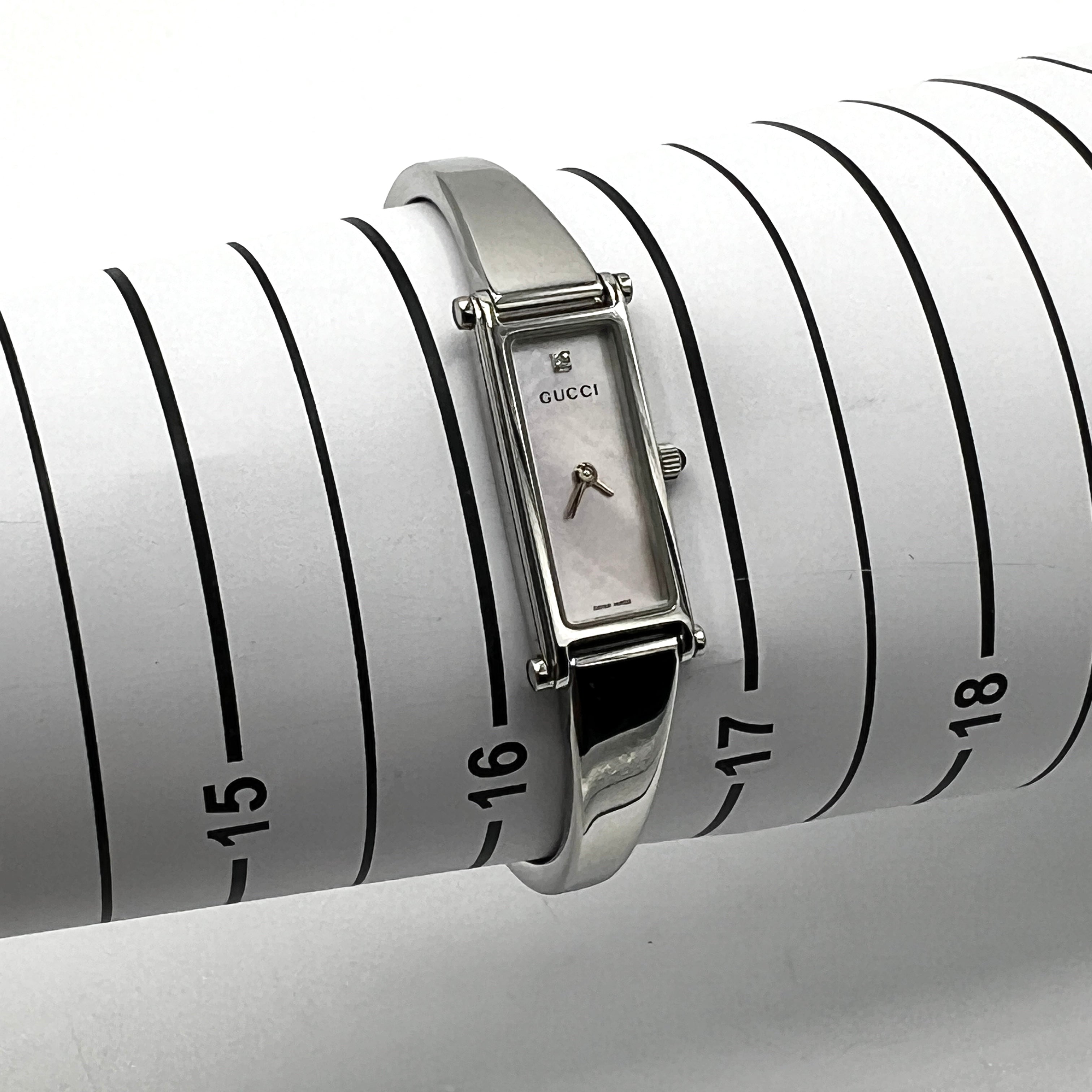 Montre GUCCI 1500 L acier Argenté