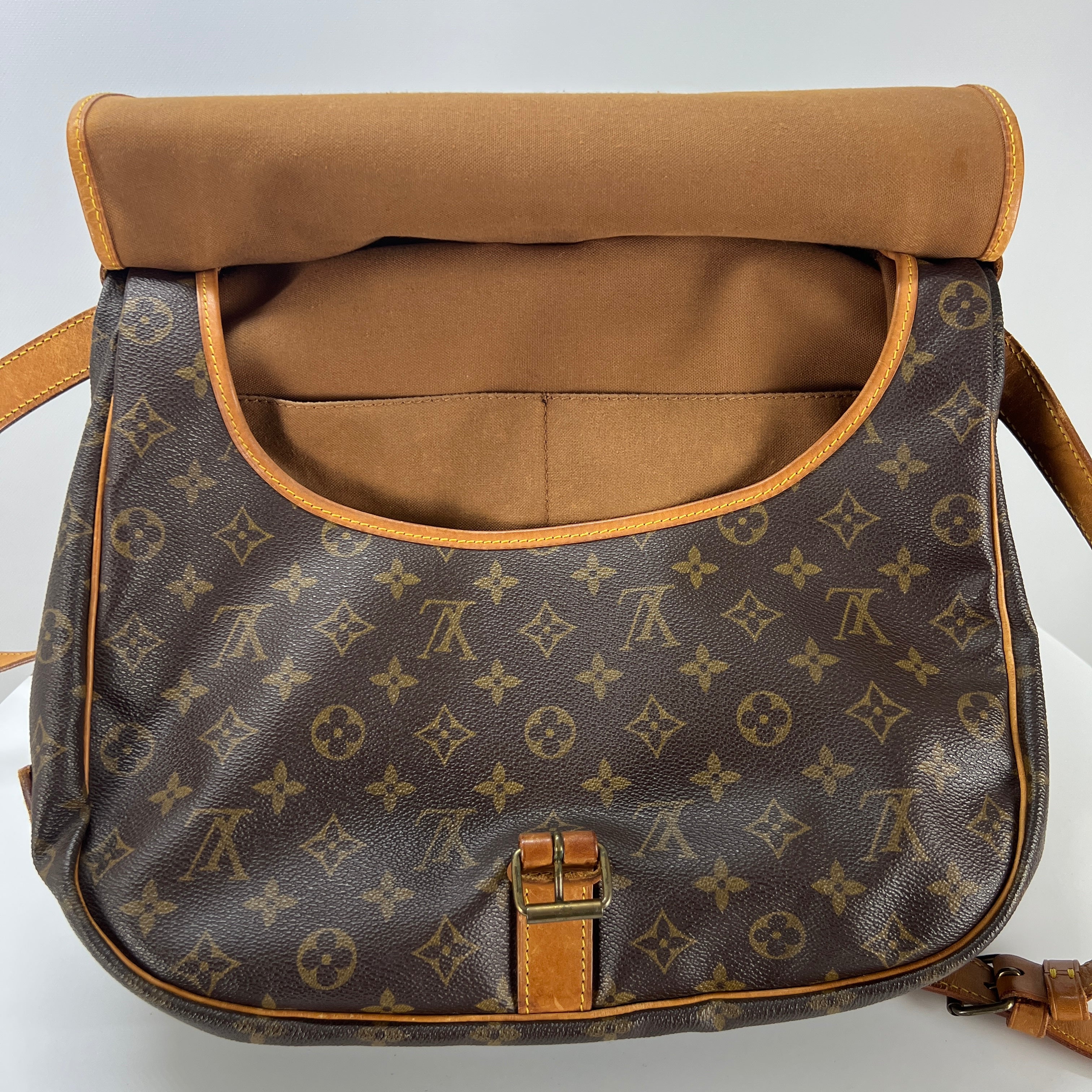 LOUIS VUITTON Saumur 35 handbag in brown canvas and leather