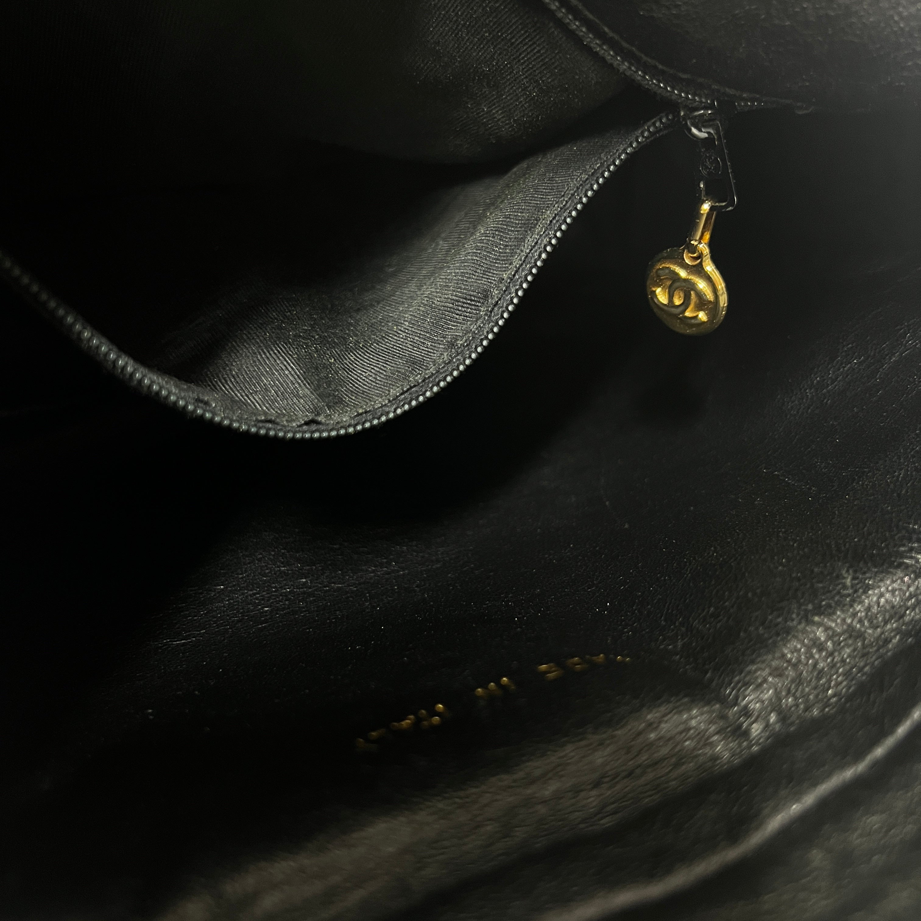 CHANEL Coco chain black leather handbag