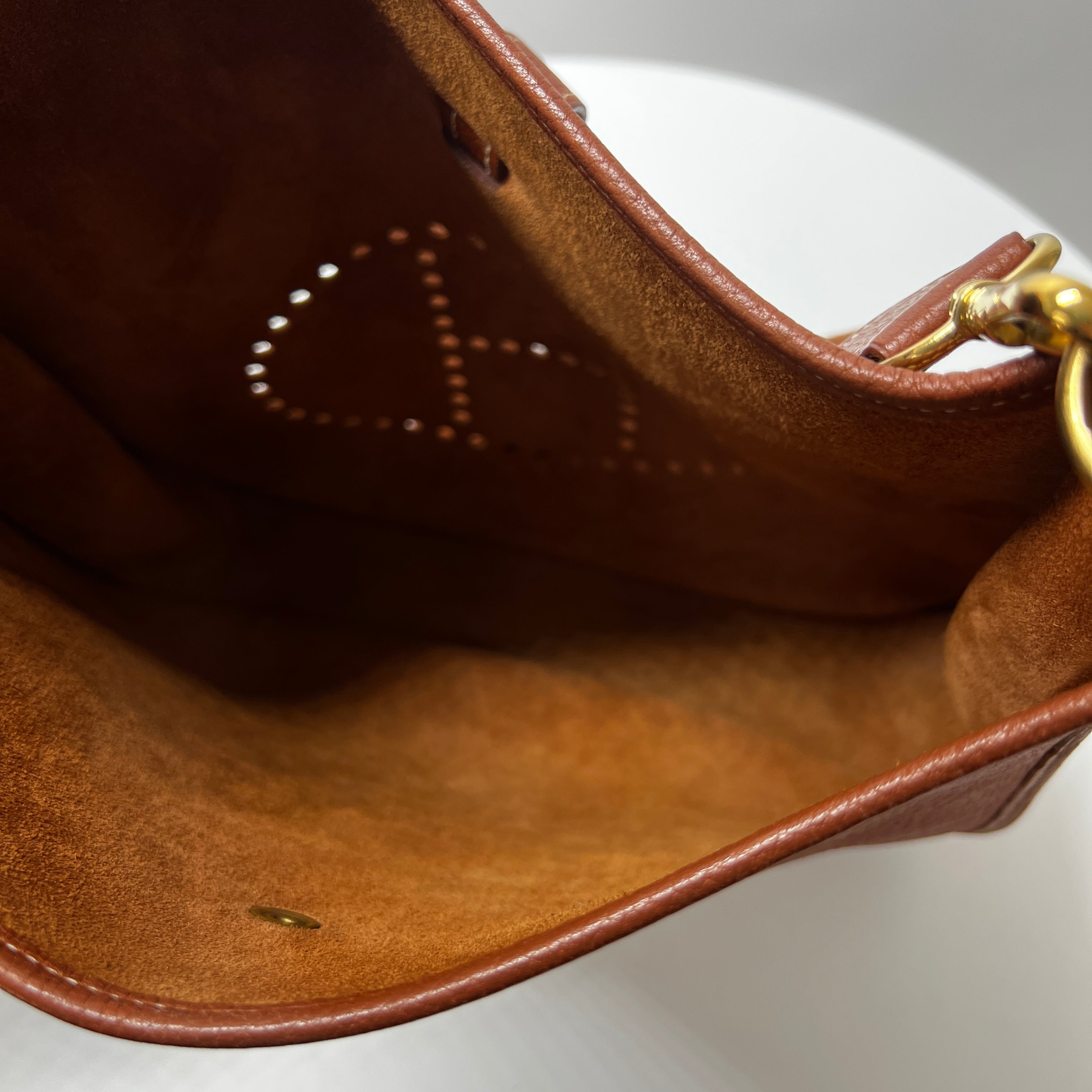 HERMES Evelyne lll handbag in brown clemence leather