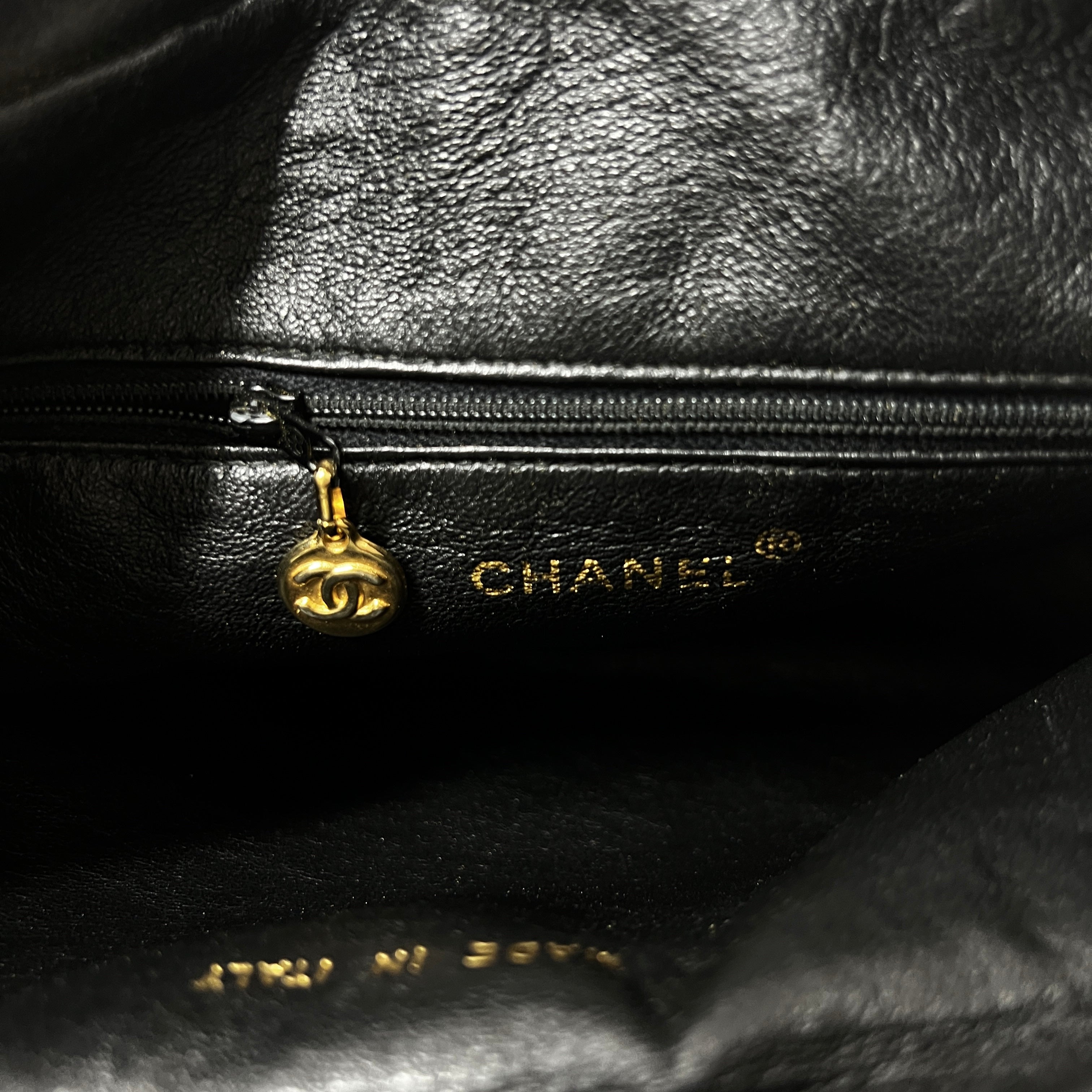 CHANEL Coco chain black leather handbag