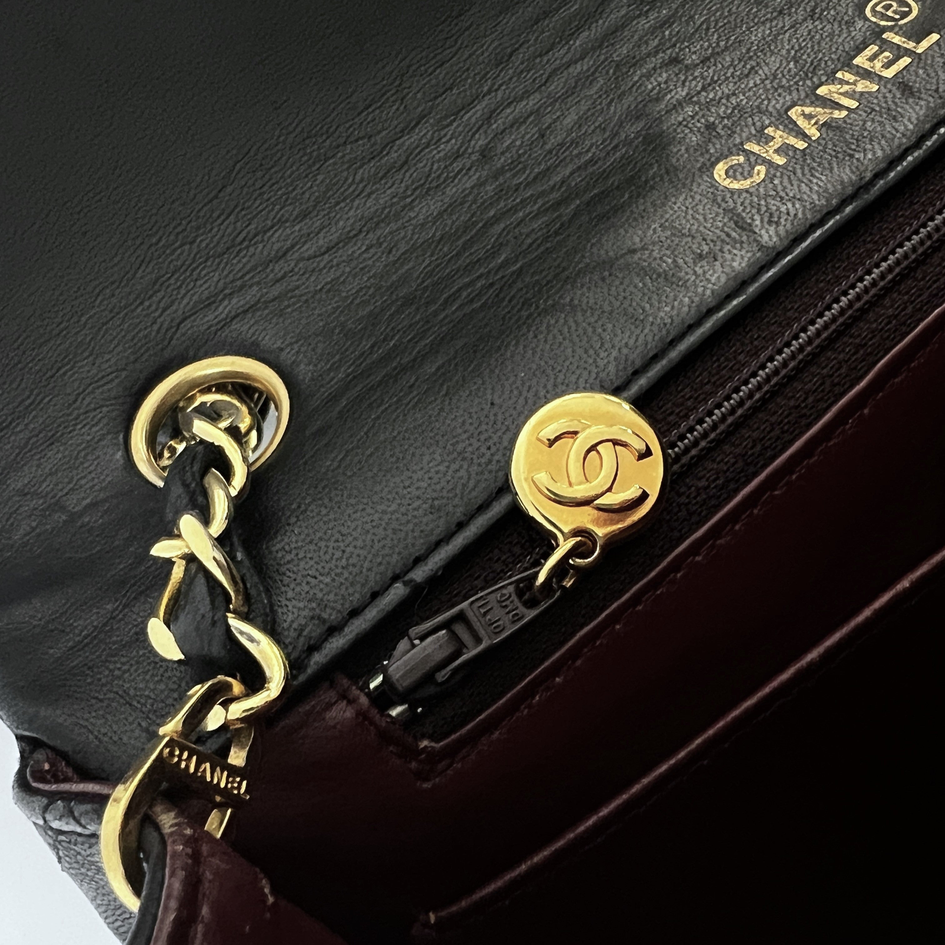 Sac à main CHANEL Timeless classique matelassé single flap cuir noir