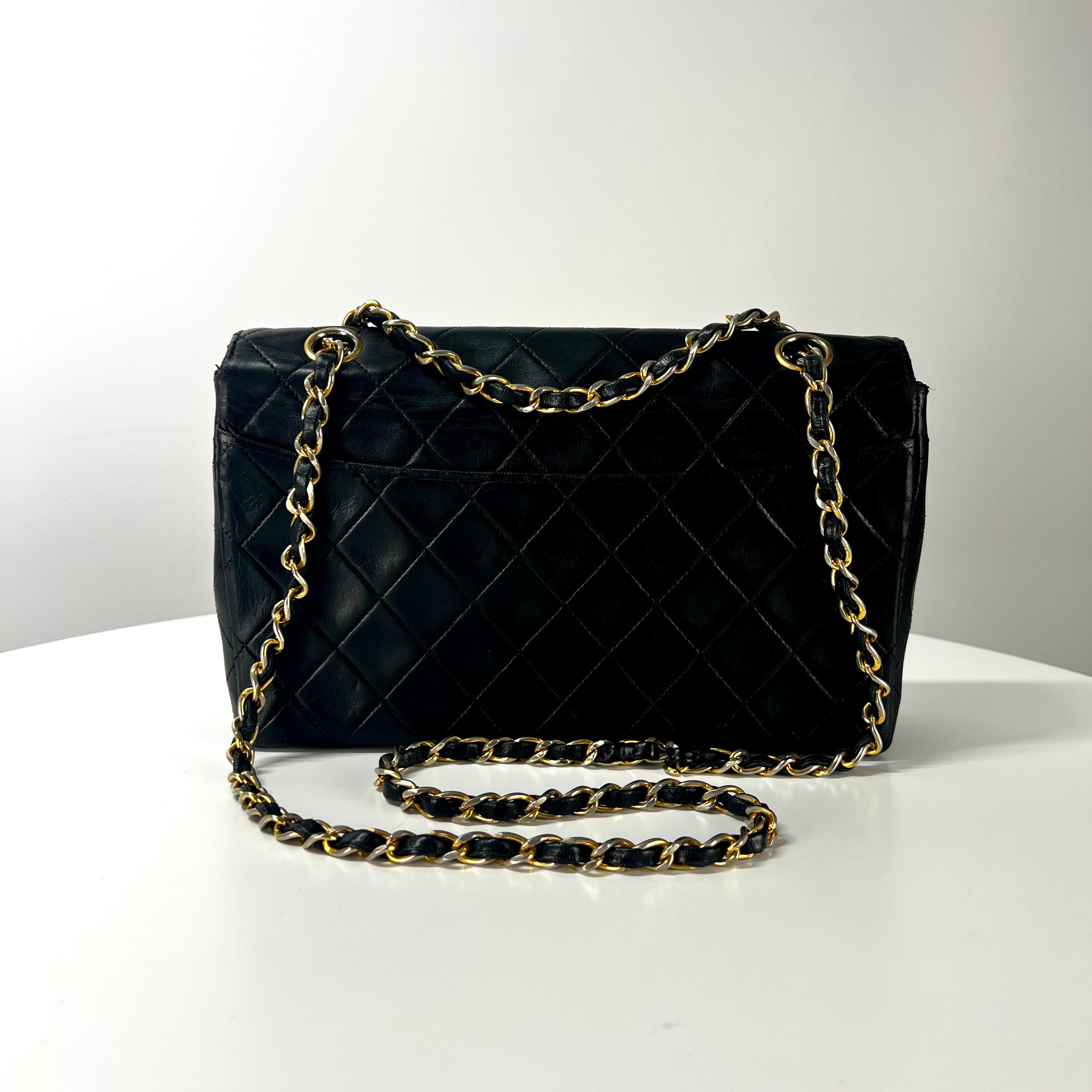 Sac à main CHANEL Matelassé coco mark cuir noir