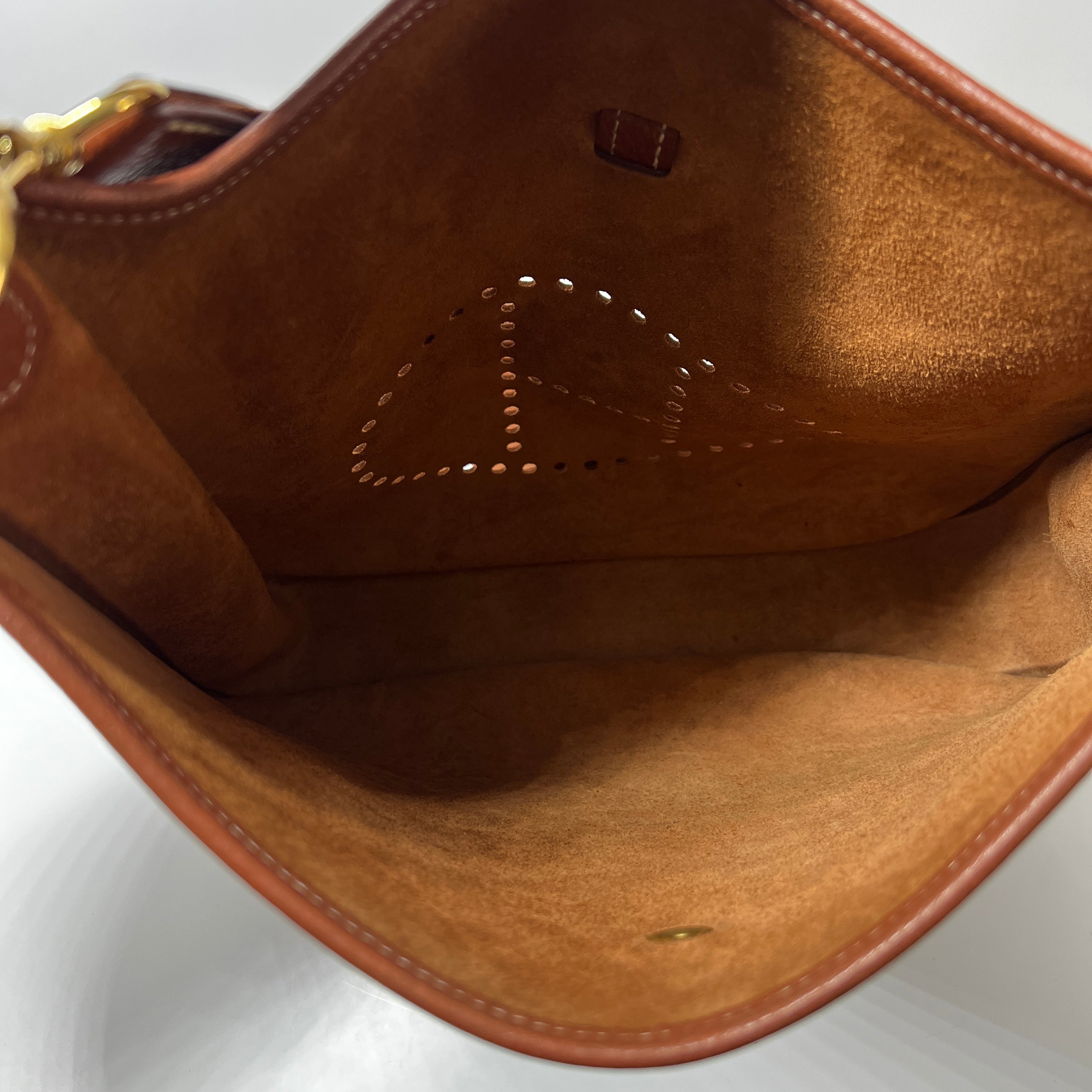 HERMES Evelyne lll handbag in brown clemence leather