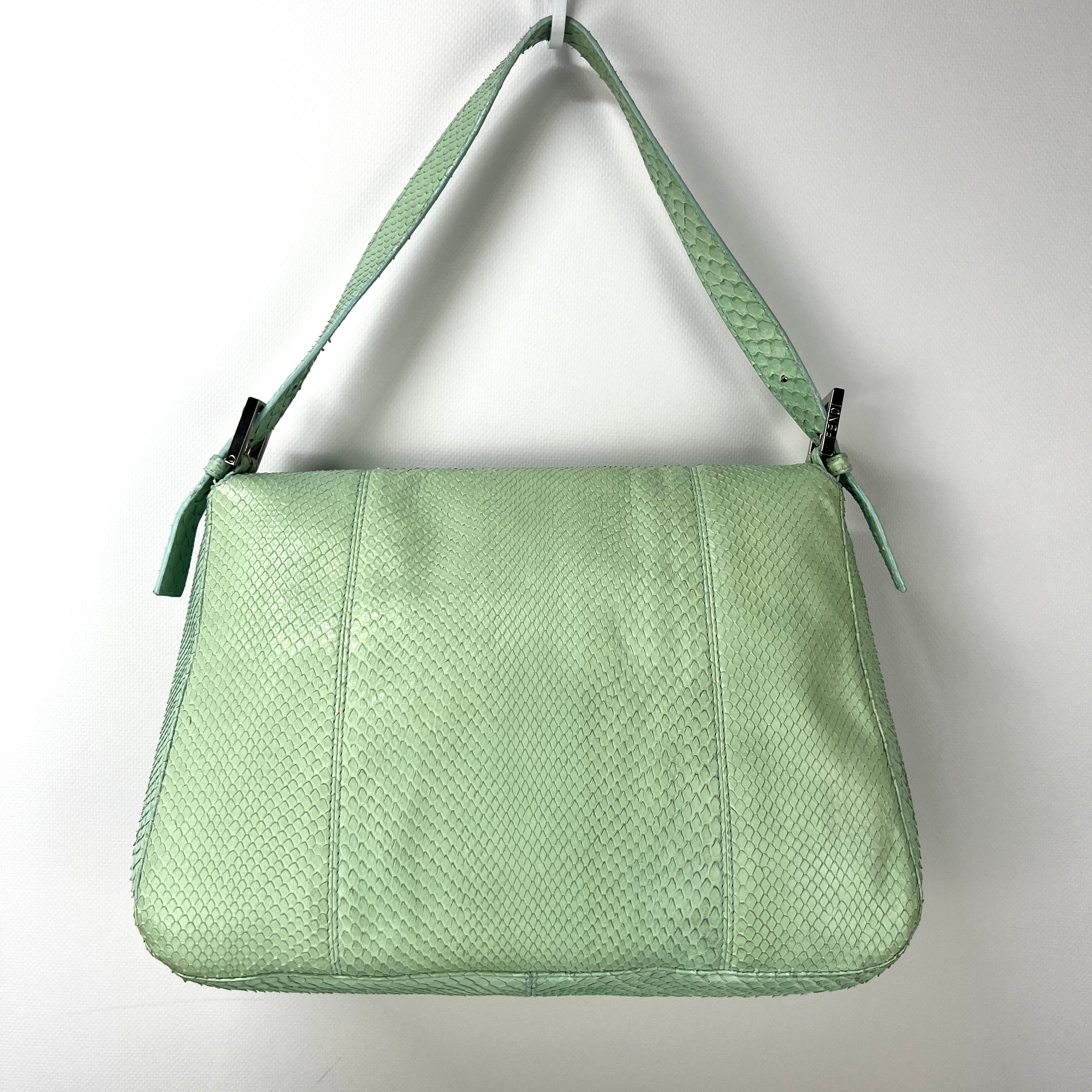 Sac à main FENDI Mamma Baguette cuir exotique python vert