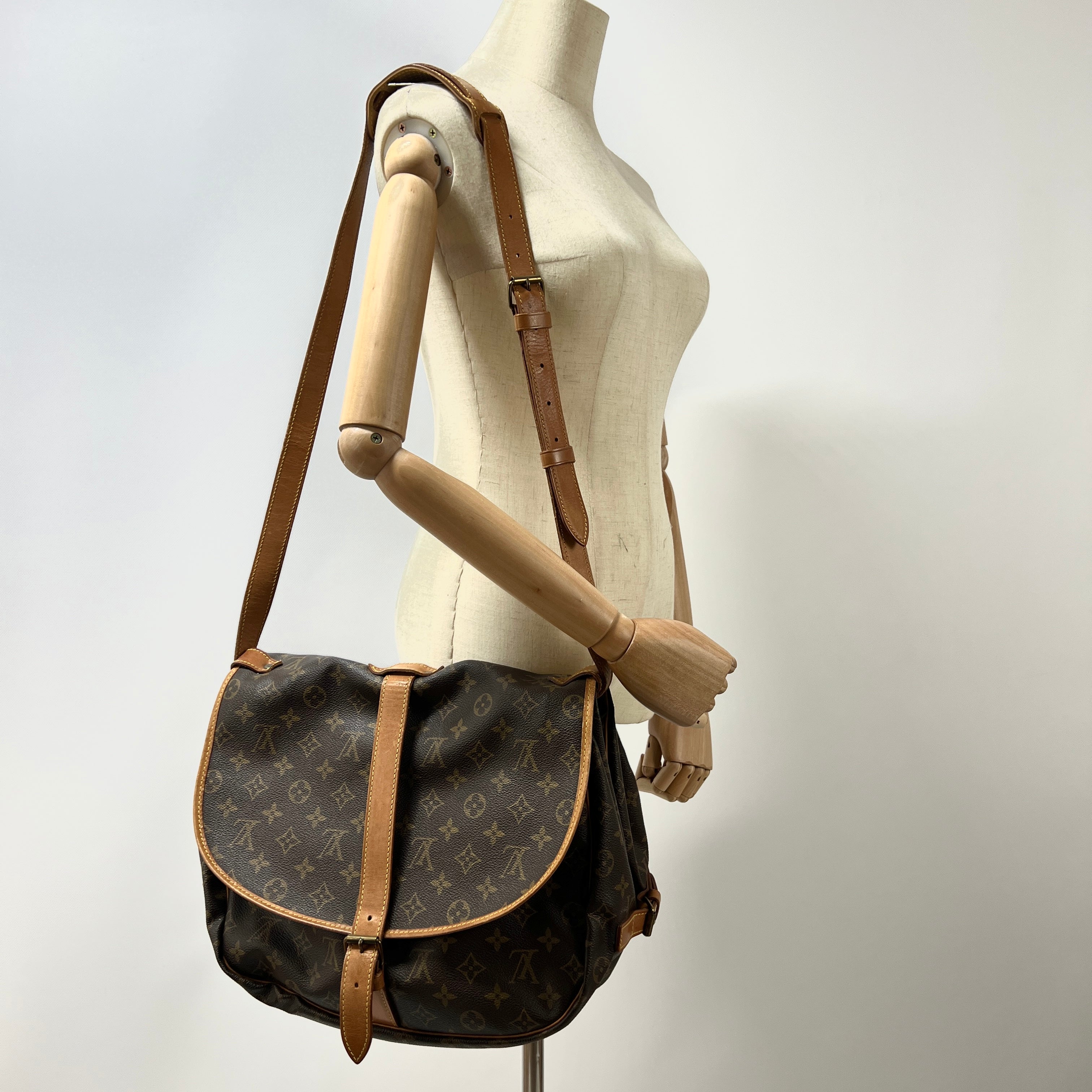 Sac à main LOUIS VUITTON Saumur 35 toile et cuir marron
