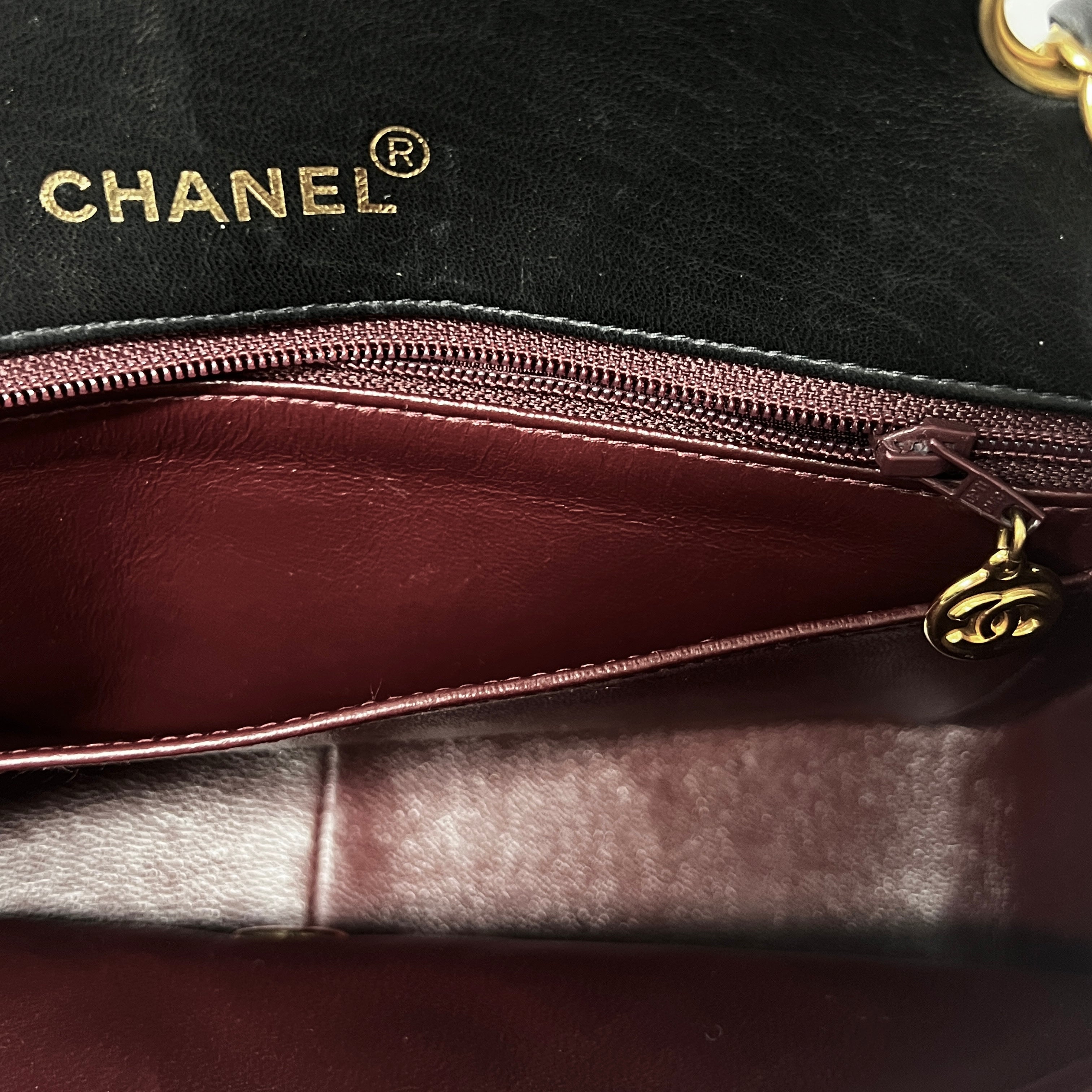 Sac à main CHANEL Diana Medium cuir noir