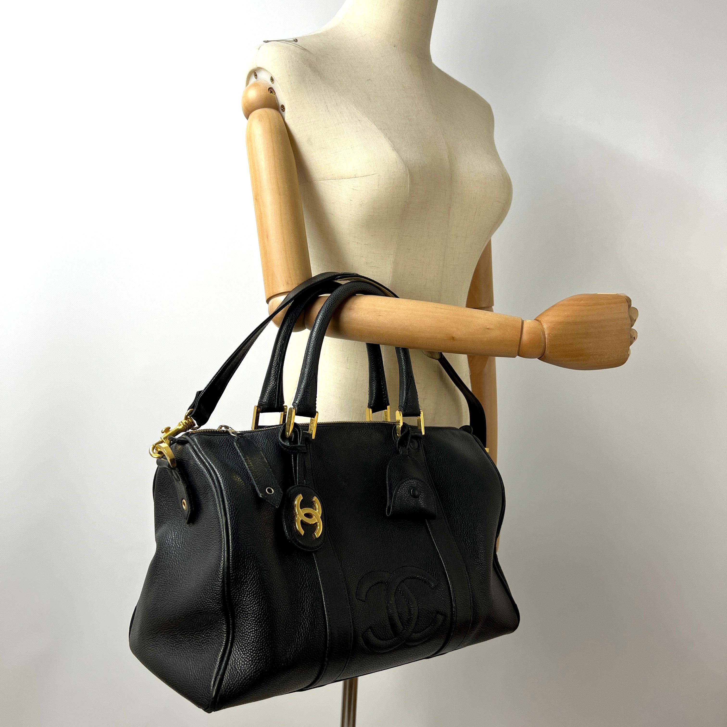 Sac à main CHANEL Boston cuir grainé noir