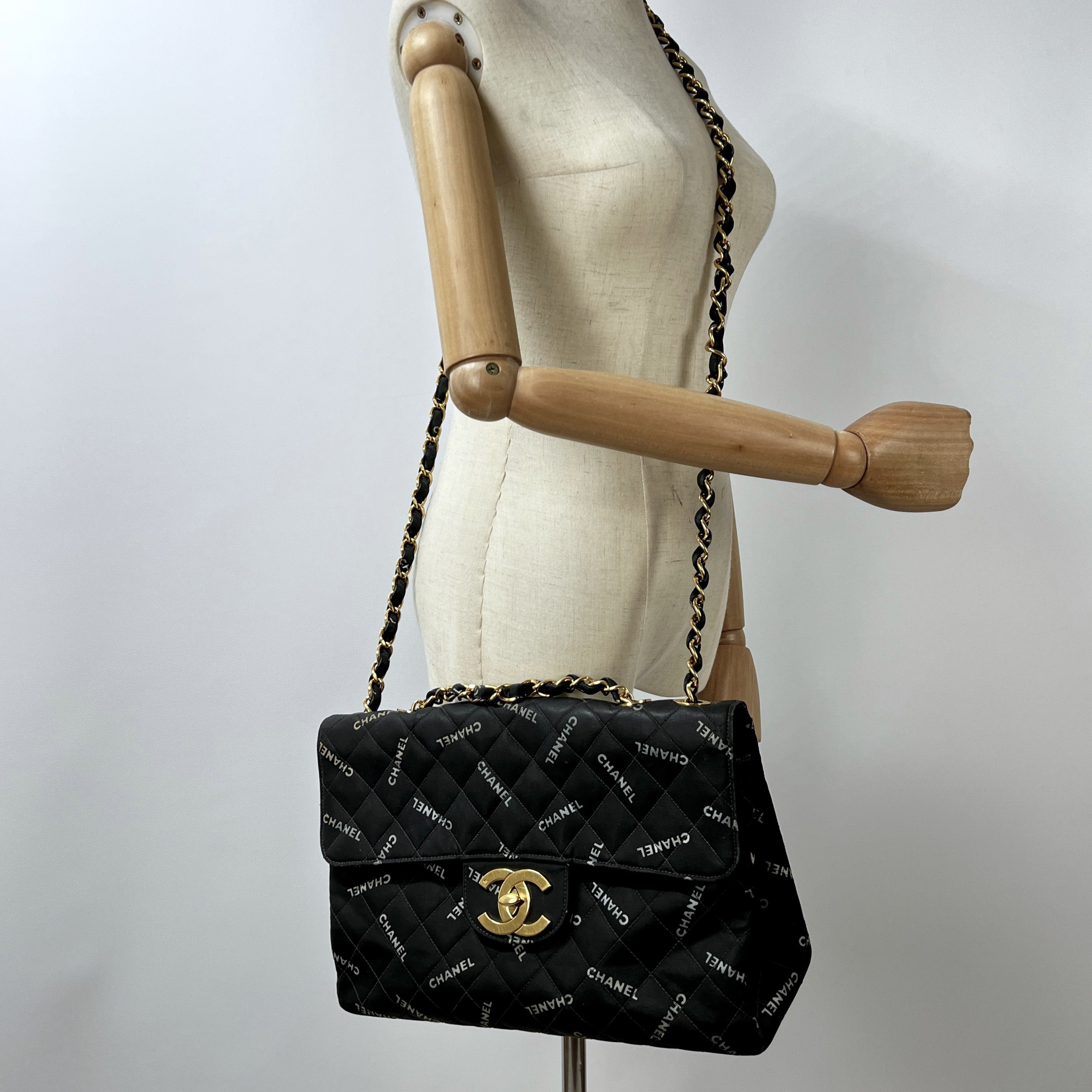 Sac à main CHANEL Jumbo toile noir