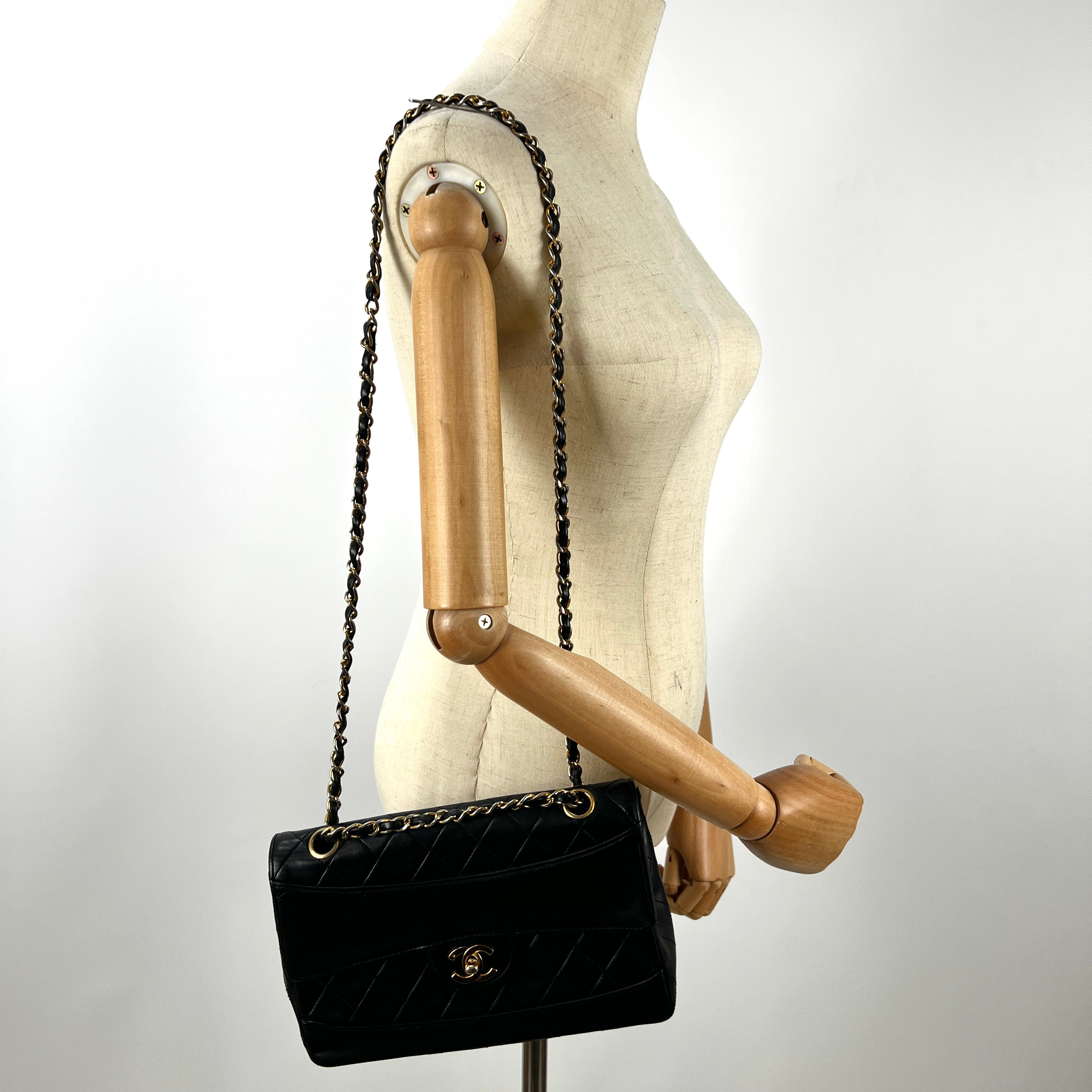 Sac à main CHANEL Matelassé coco mark cuir noir