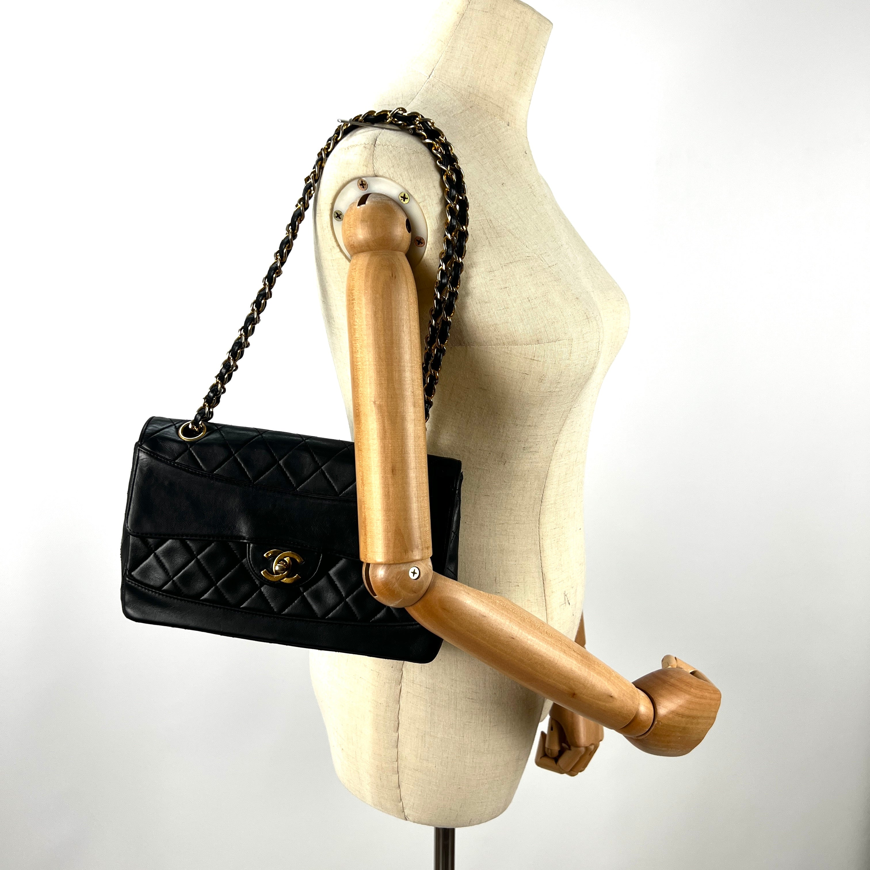 Sac à main CHANEL Matelassé coco mark cuir noir