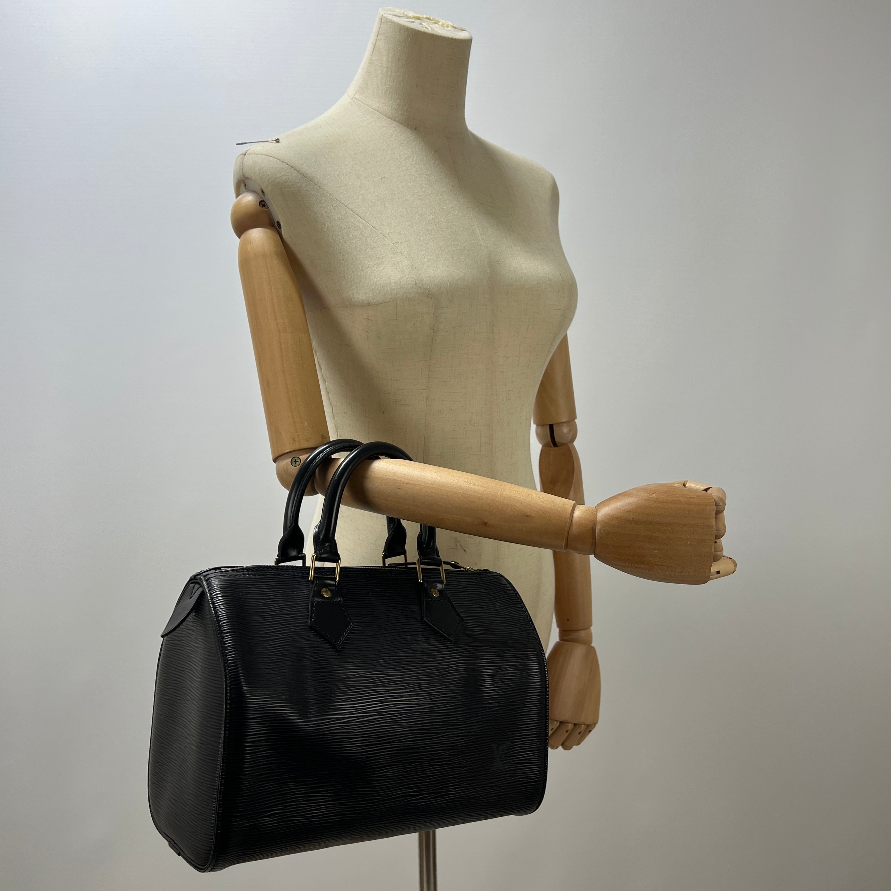 LOUIS VUITTON Speedy 25 black epi leather handbag
