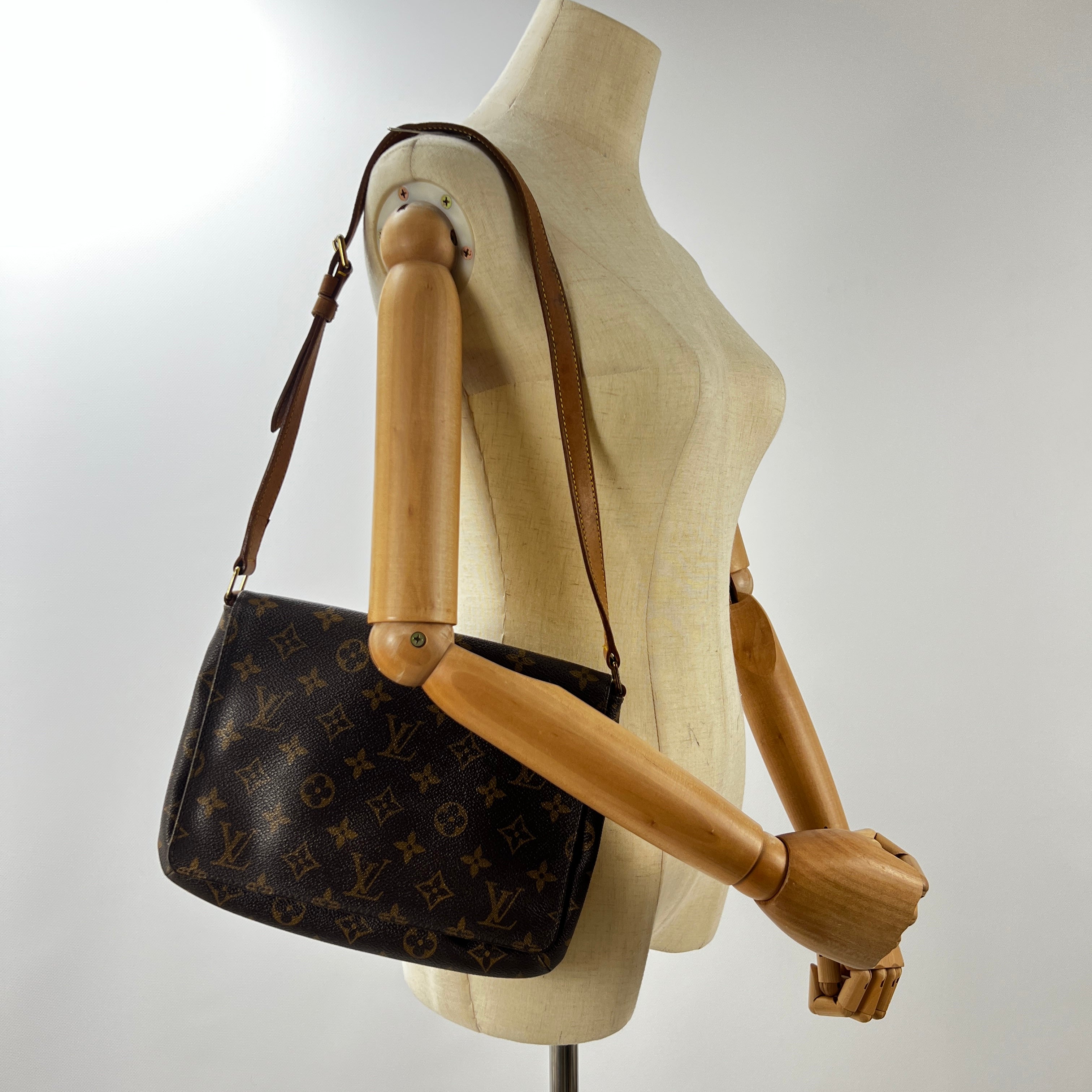 Sac à main LOUIS VUITTON Musette toile et cuir marron