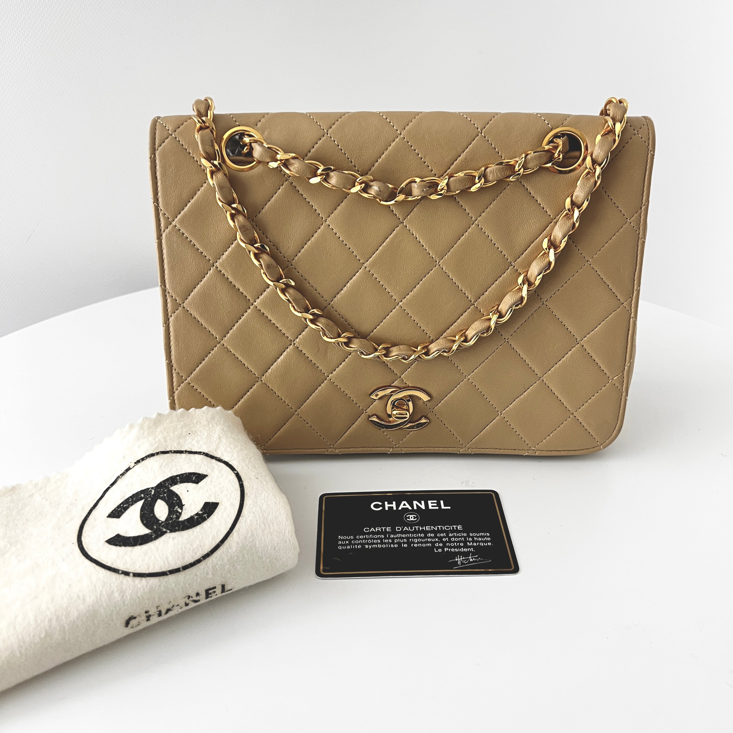 Sac à main CHANEL Timeless classique matelassé single flap cuir beige
