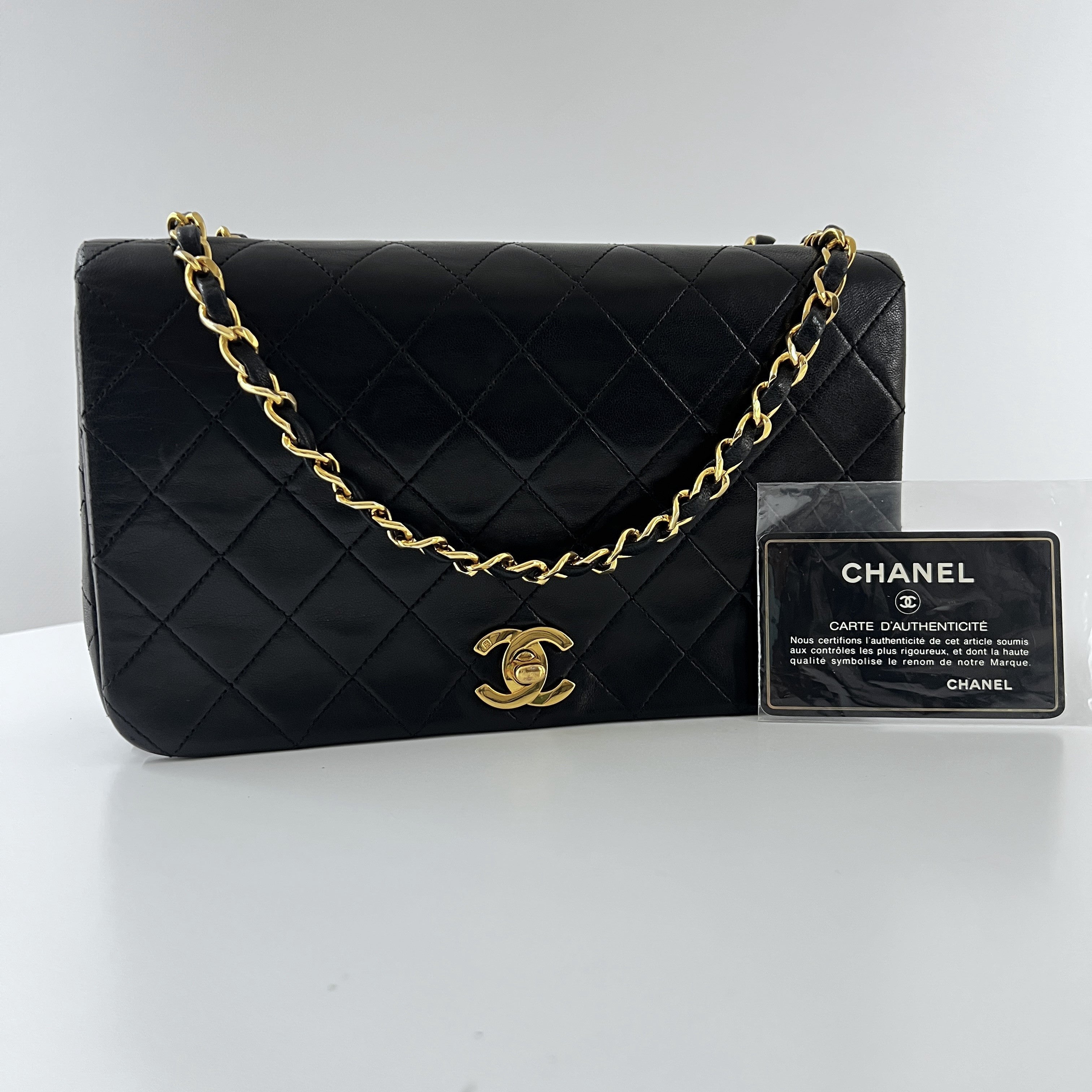 Sac à main CHANEL Timeless classique matelassé single flap cuir noir