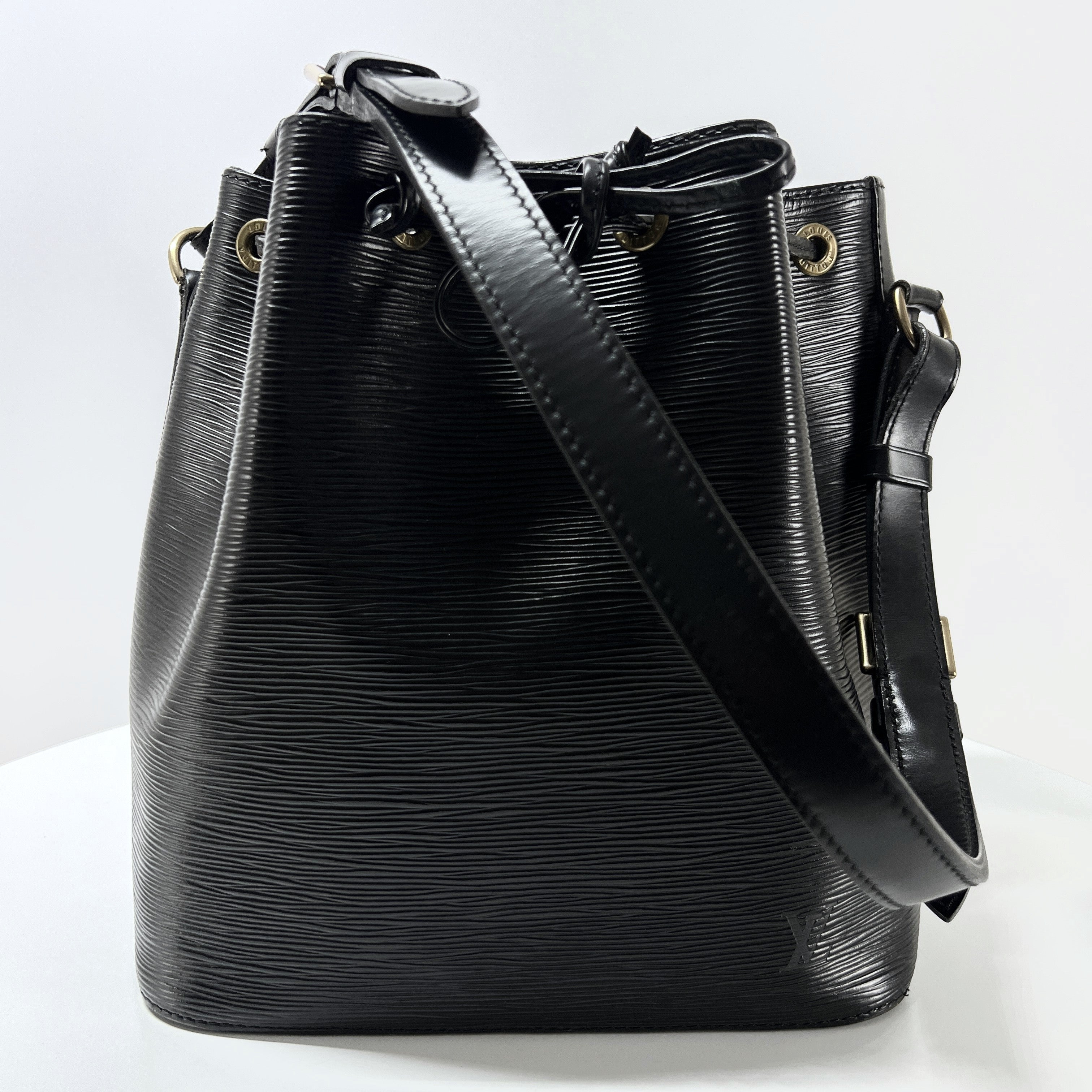 Sac sceau LOUIS VUITTON Noé PM cuir epi noir