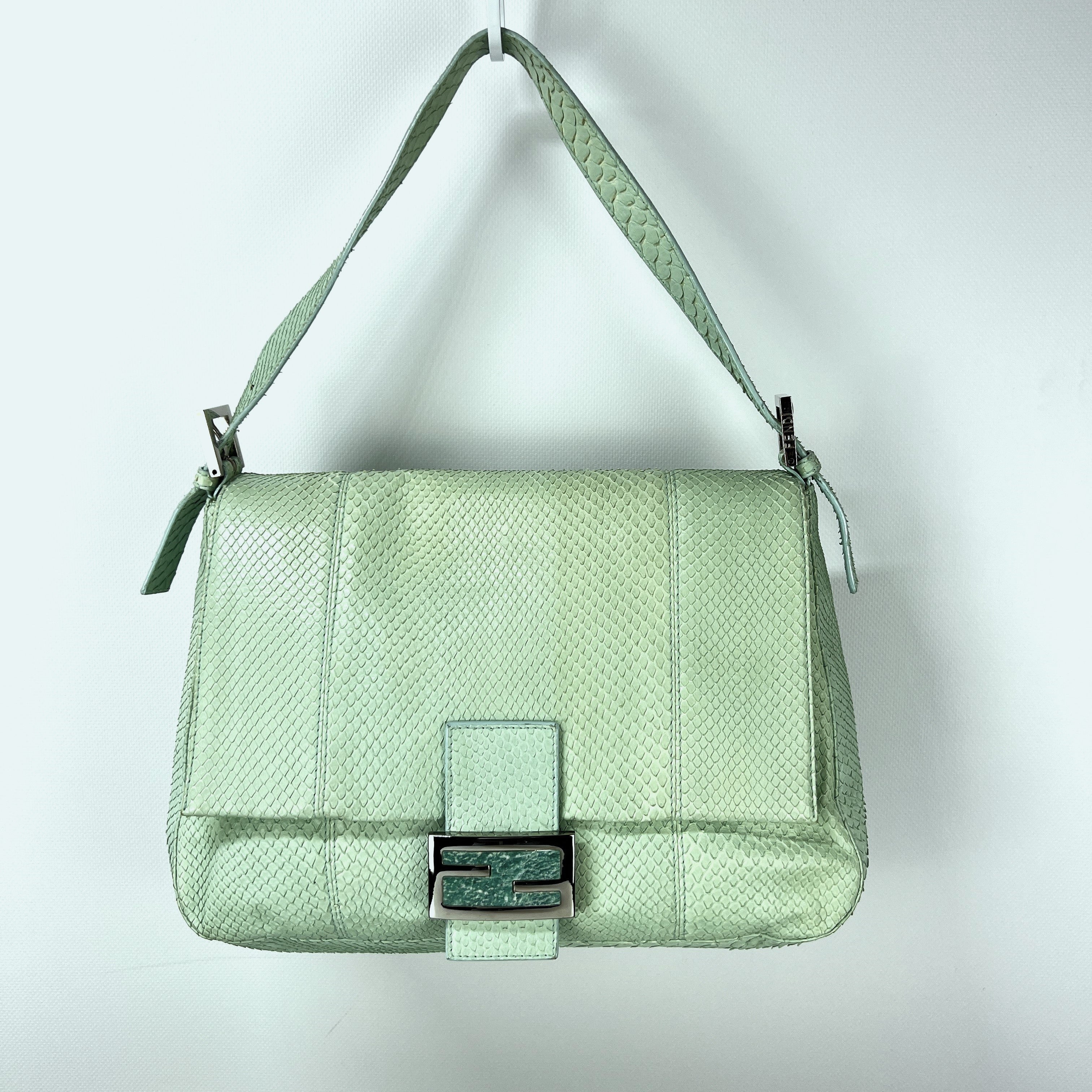 Sac à main FENDI Mamma Baguette cuir exotique python vert
