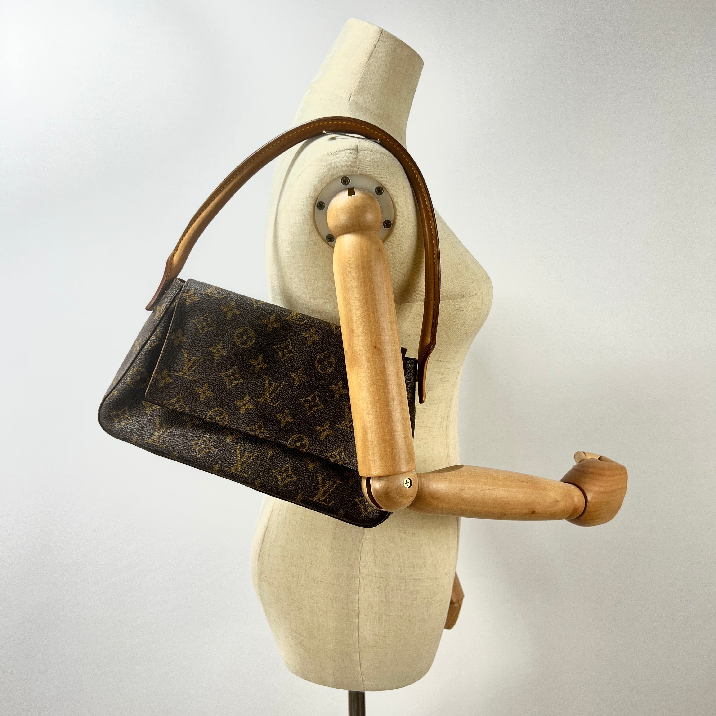 LOUIS VUITTON Looping handbag in brown canvas and leather