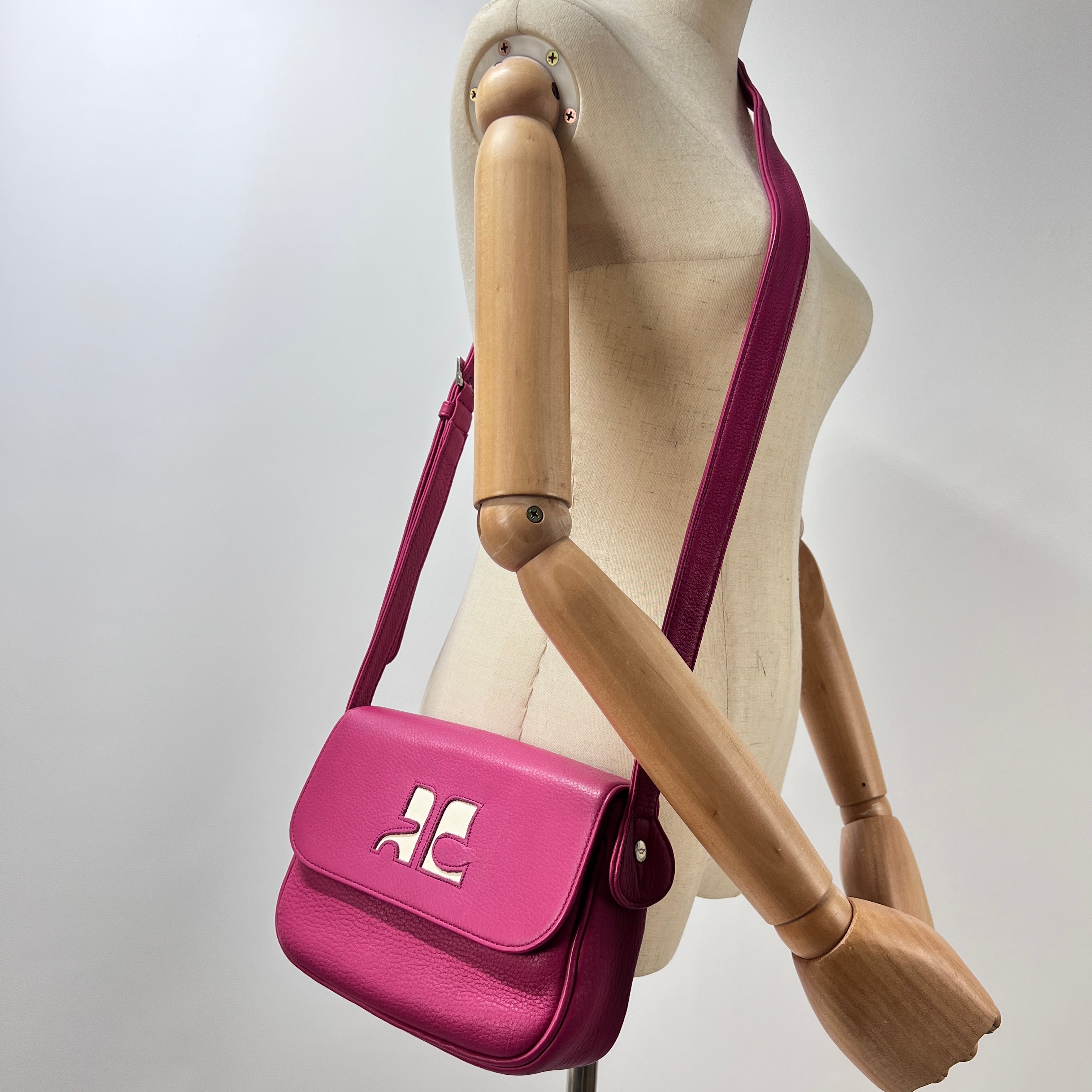 Sac à main COURREGES Camera cuir rose