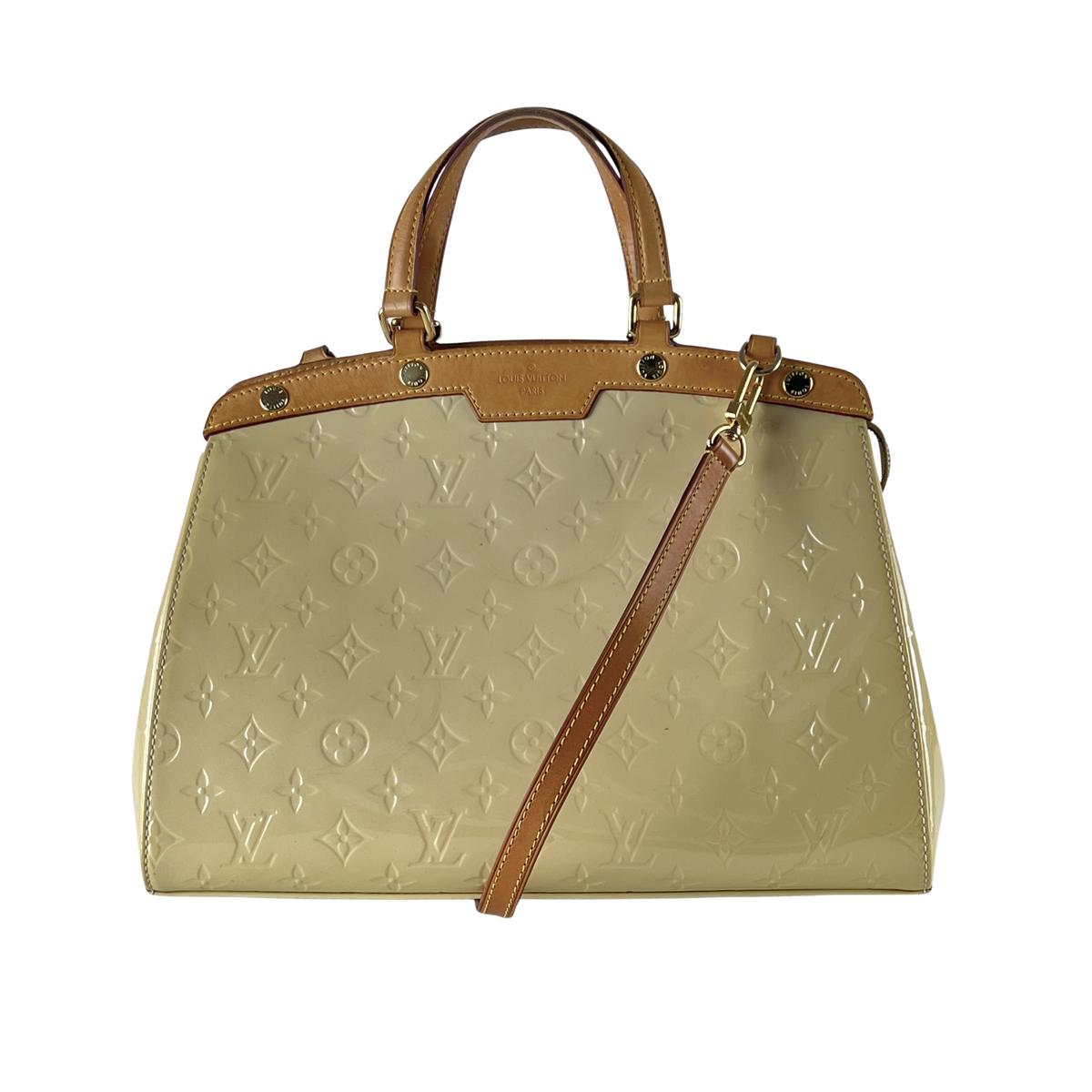 LOUIS VUITTON Brea handbag in beige patent leather