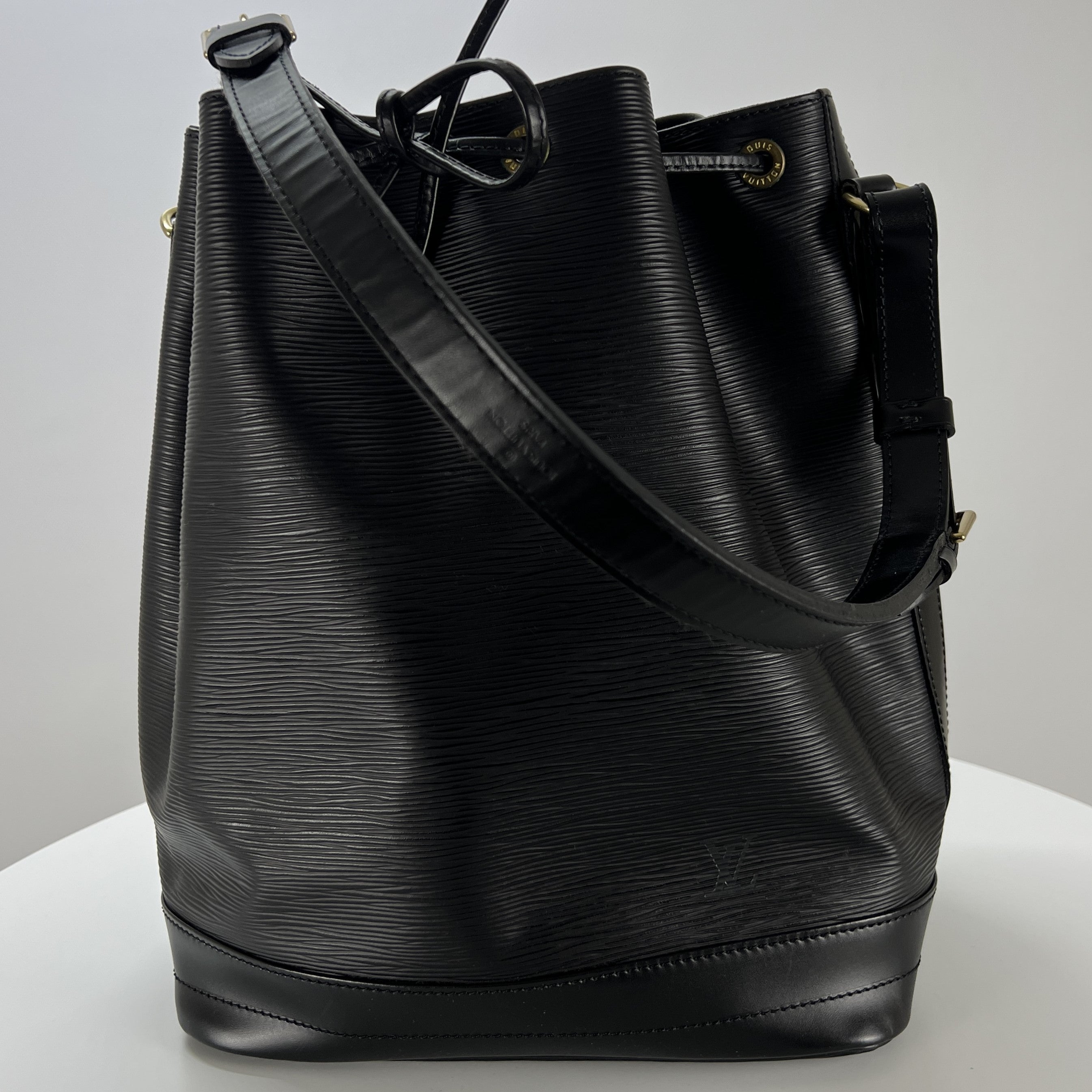 LOUIS VUITTON Noé GM black epi leather handbag