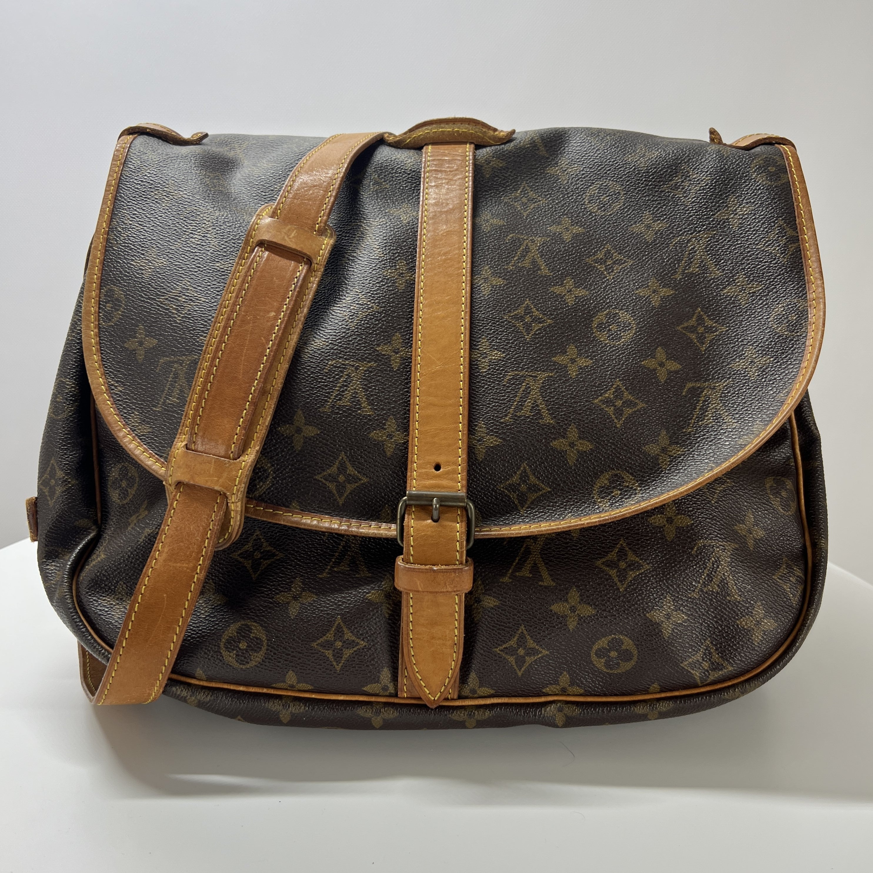 LOUIS VUITTON Saumur 35 handbag in brown canvas and leather