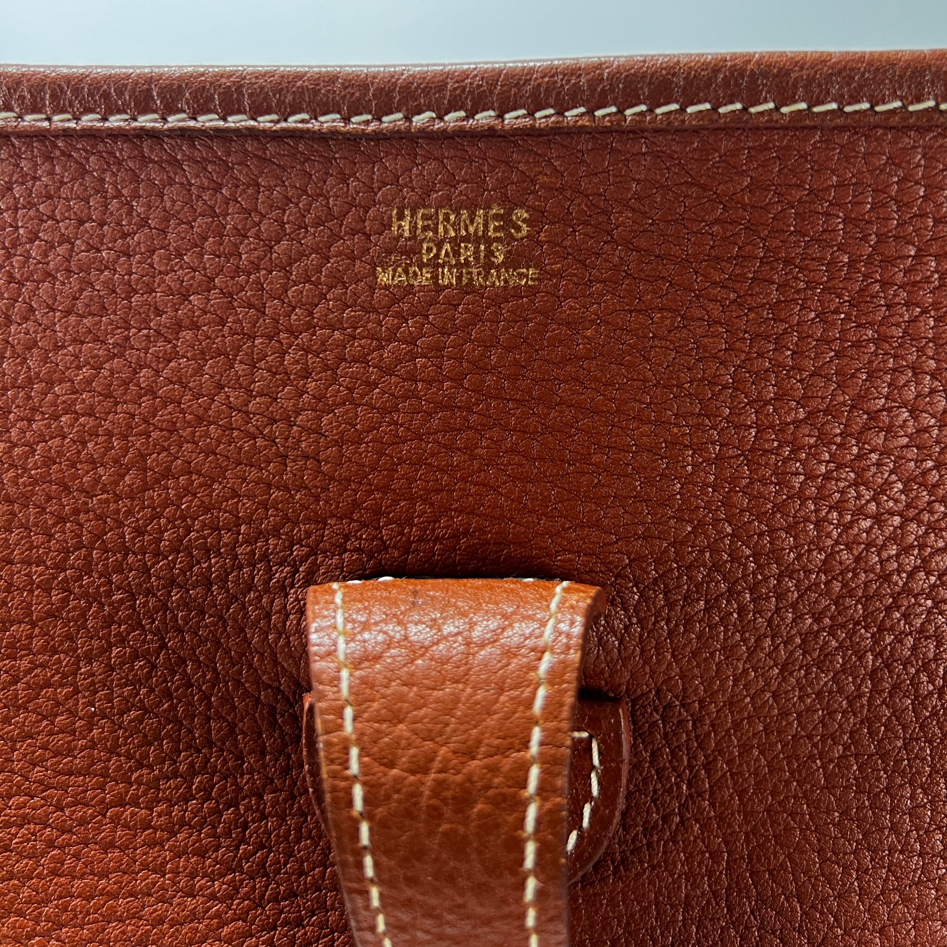 HERMES Evelyne lll handbag in brown clemence leather