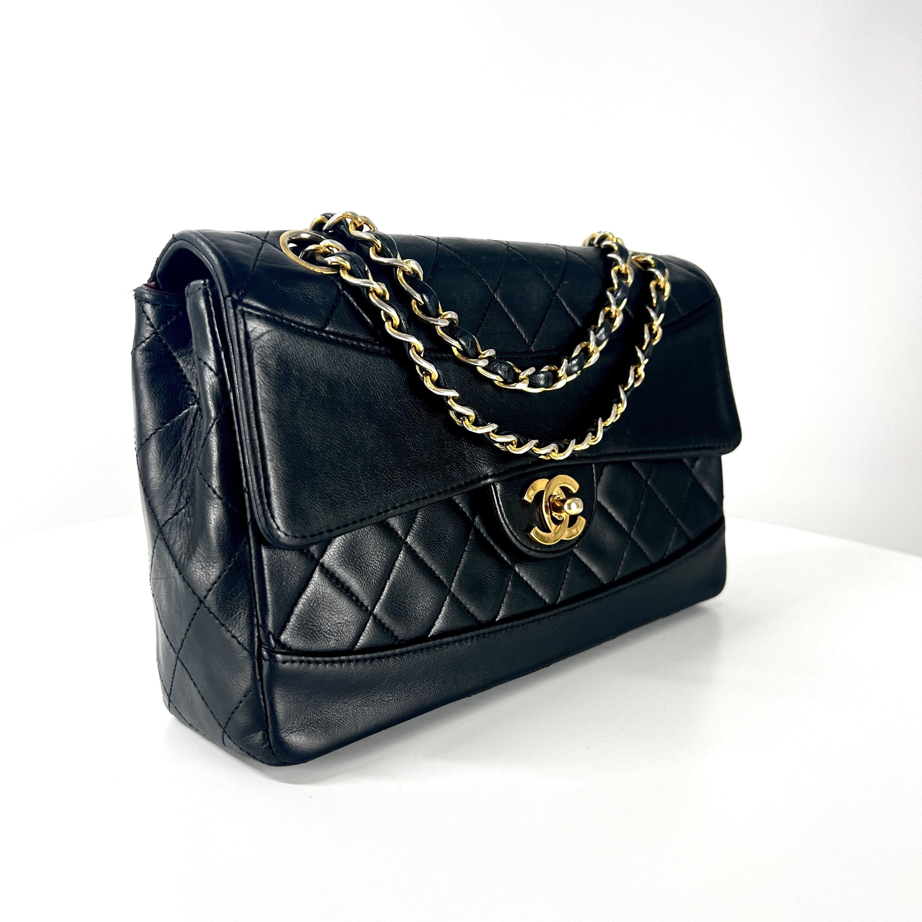 Sac à main CHANEL Matelassé coco mark cuir noir