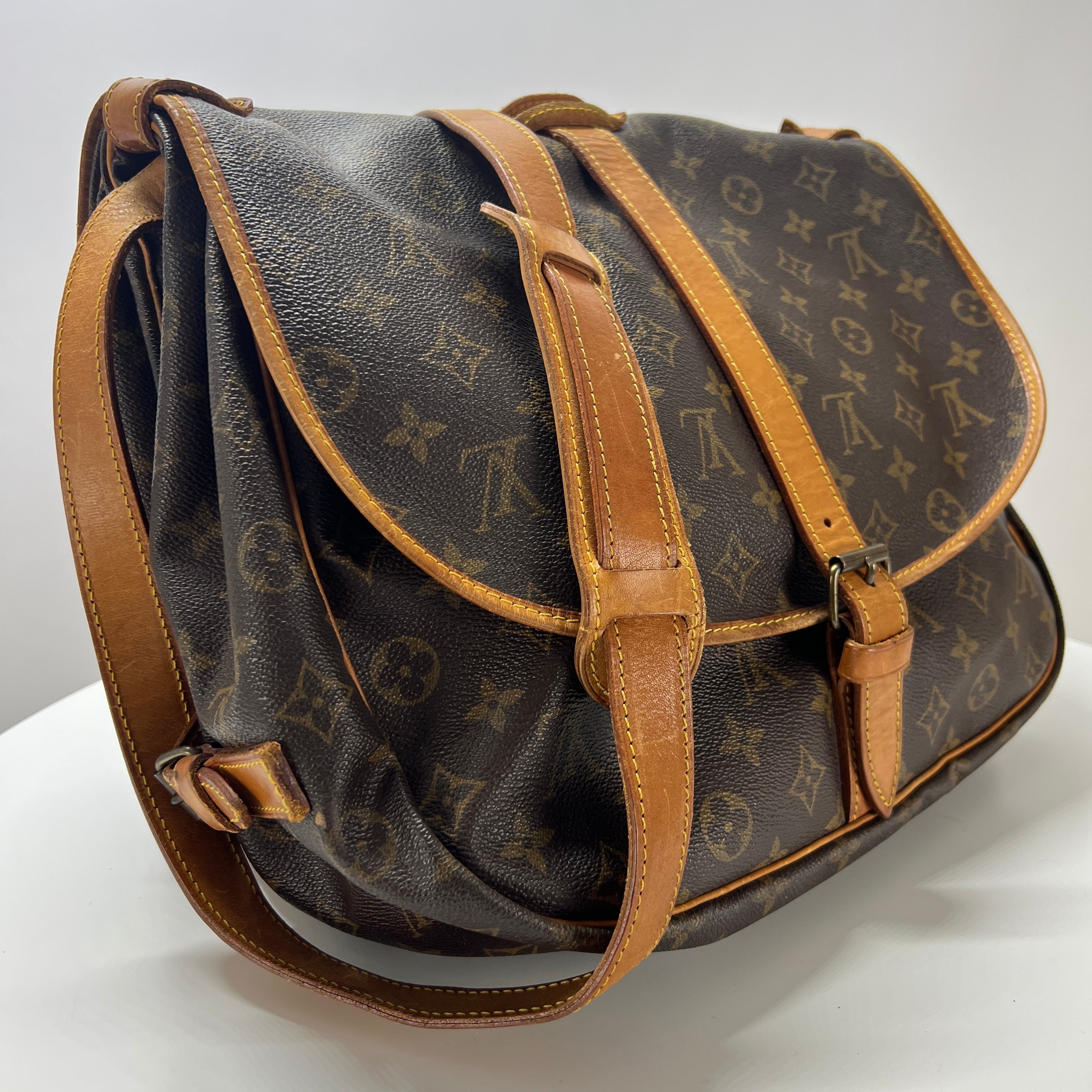 LOUIS VUITTON Saumur 35 handbag in brown canvas and leather