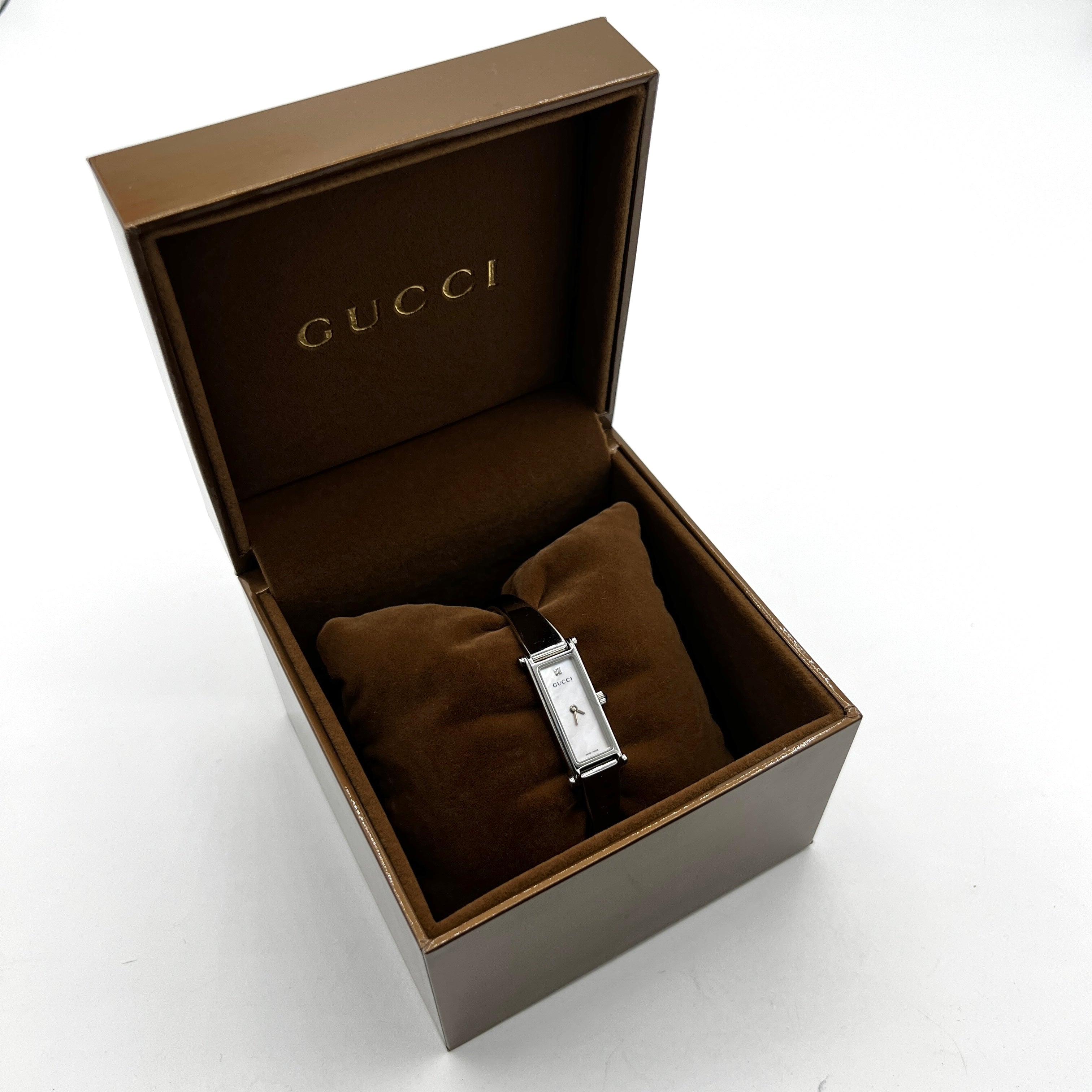 Montre GUCCI 1500 L acier Argenté