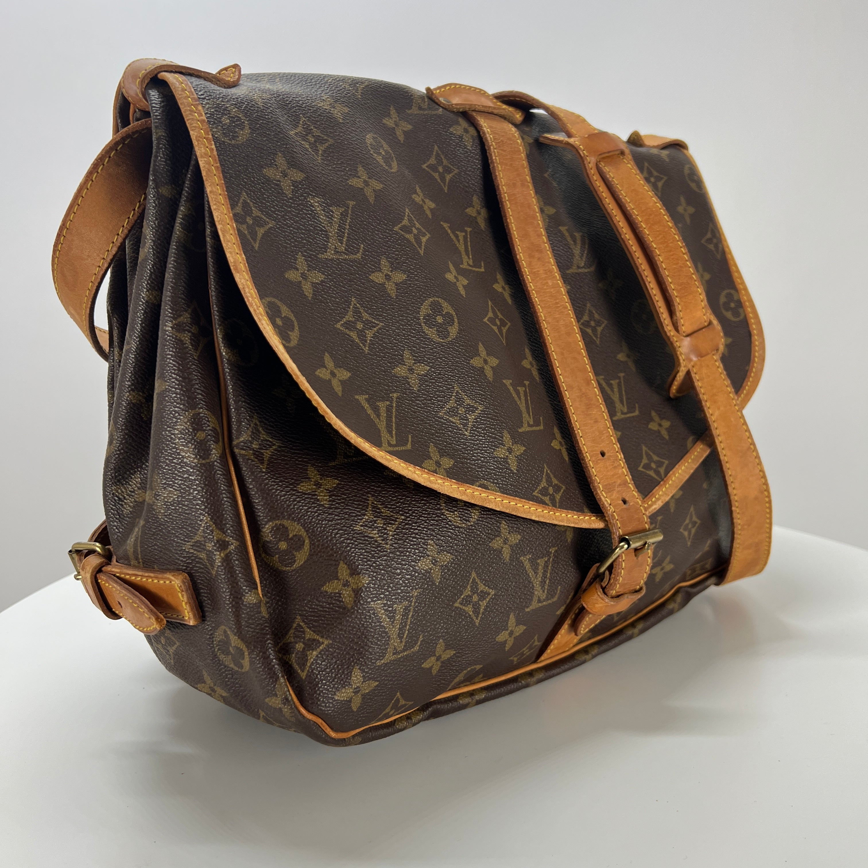 LOUIS VUITTON Saumur 30 canvas and brown leather handbag