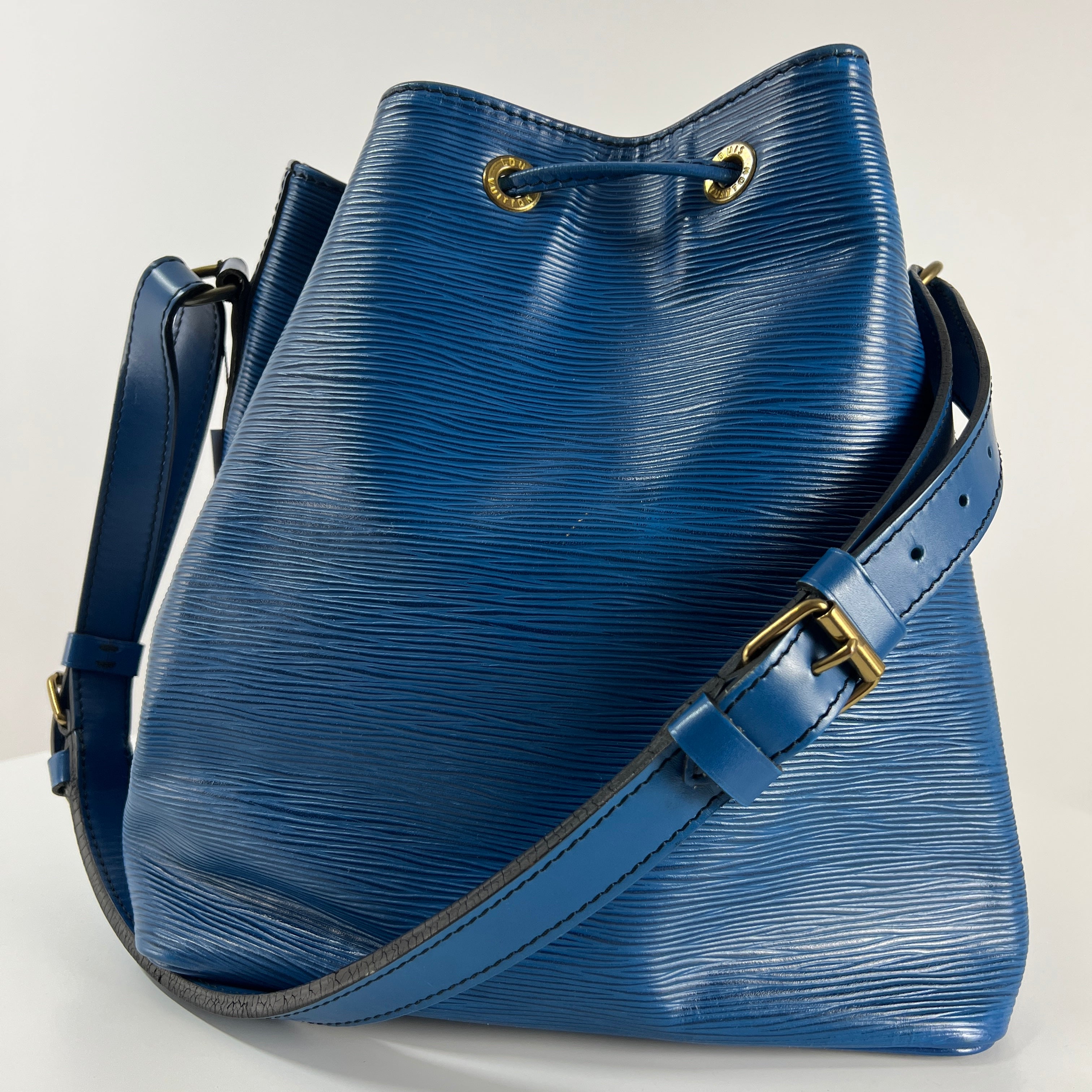 Sac à main LOUIS VUITTON Noé PM cuir épi bleu