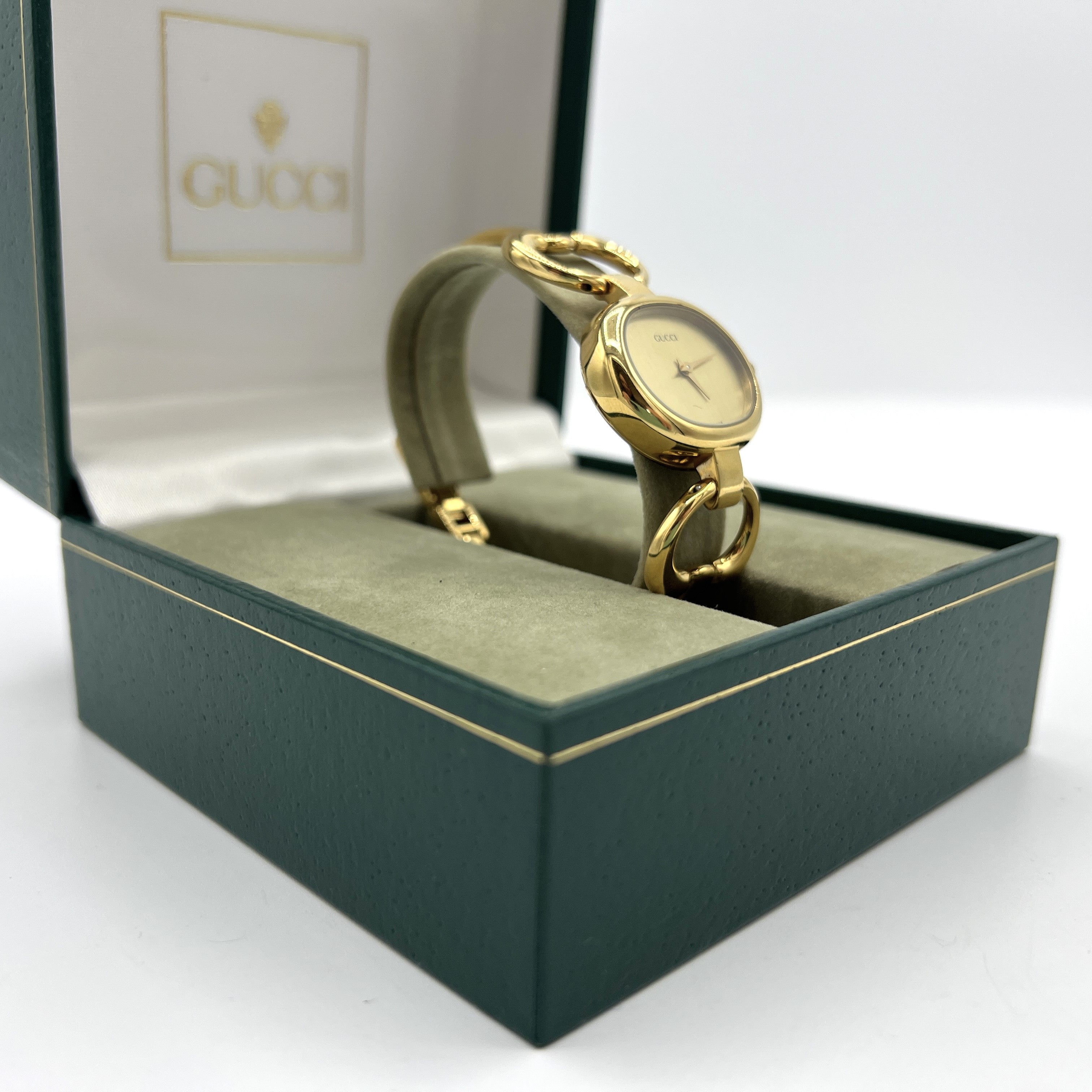 GUCCI 1600 Gold Plated Watch Gold