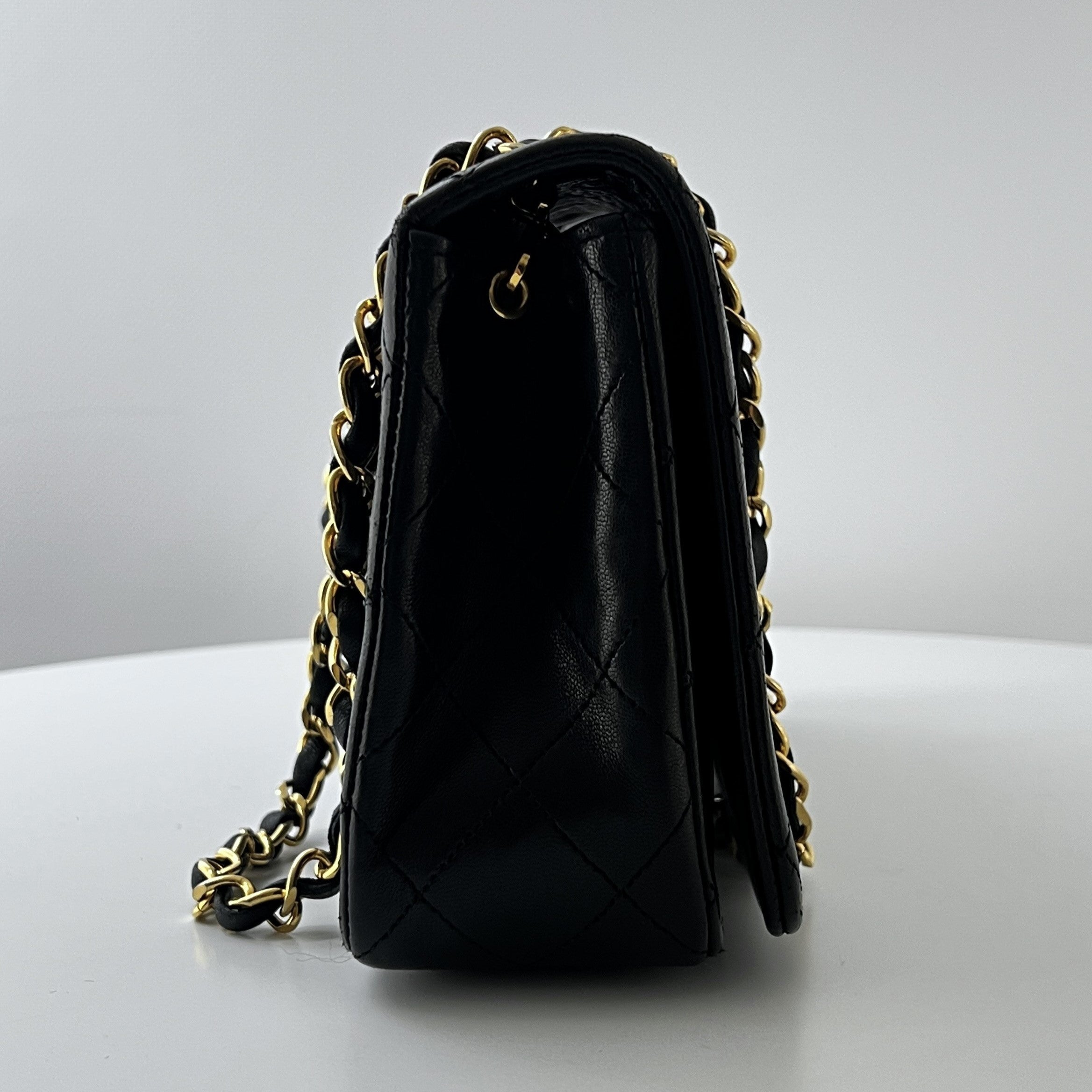 Sac à main CHANEL Timeless classique matelassé single flap cuir noir