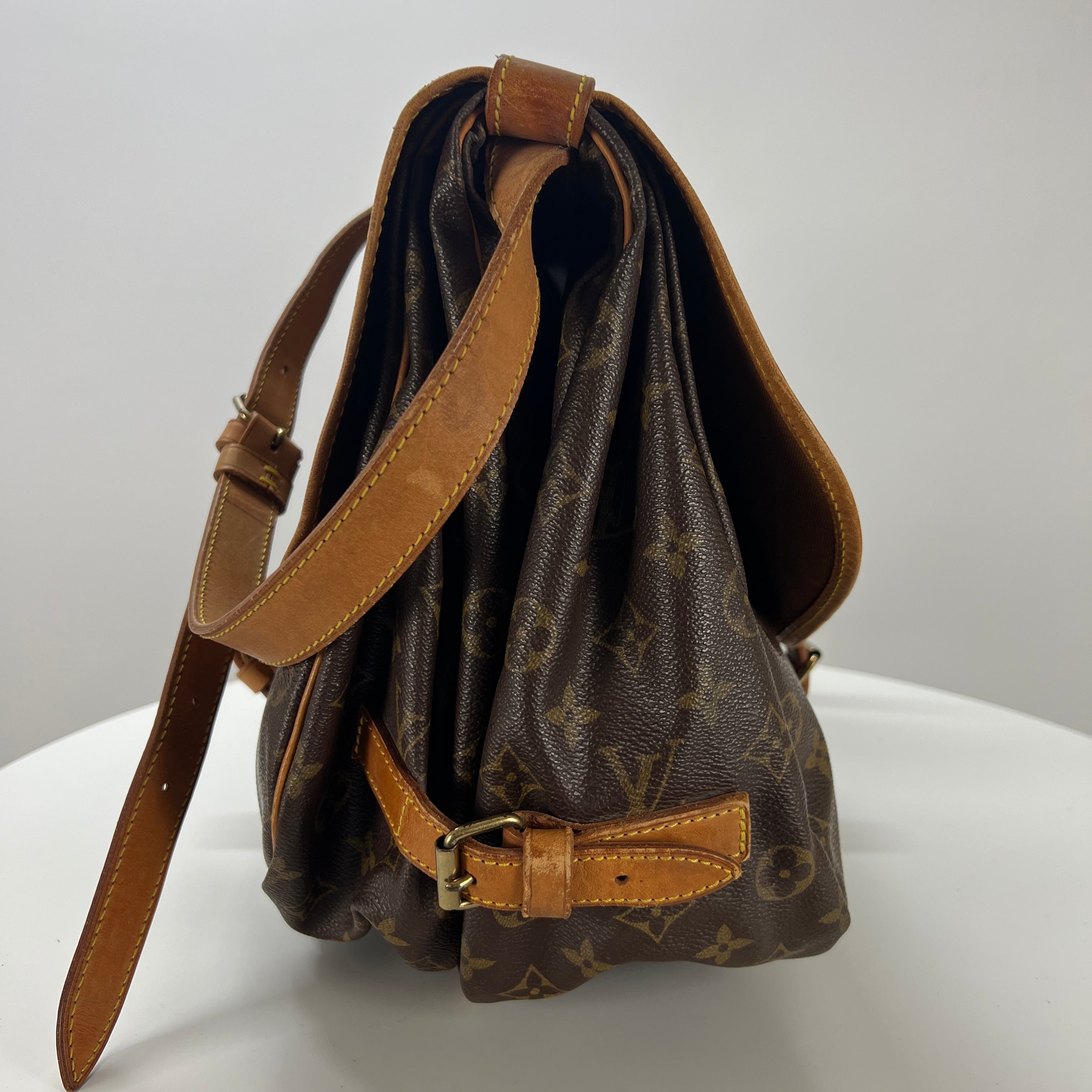 LOUIS VUITTON Saumur 30 canvas and brown leather handbag