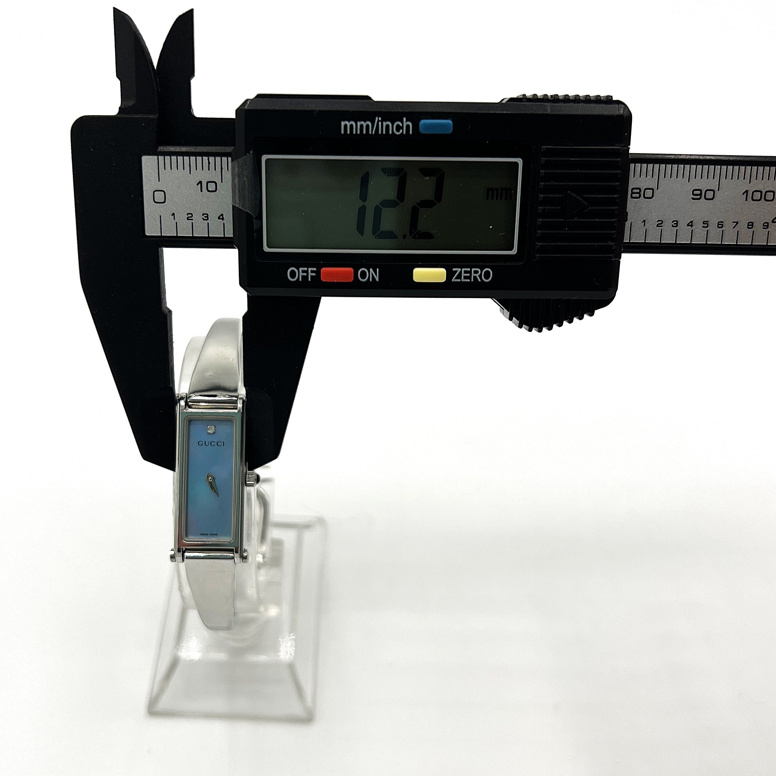 Montre GUCCI 1500 L acier Argenté