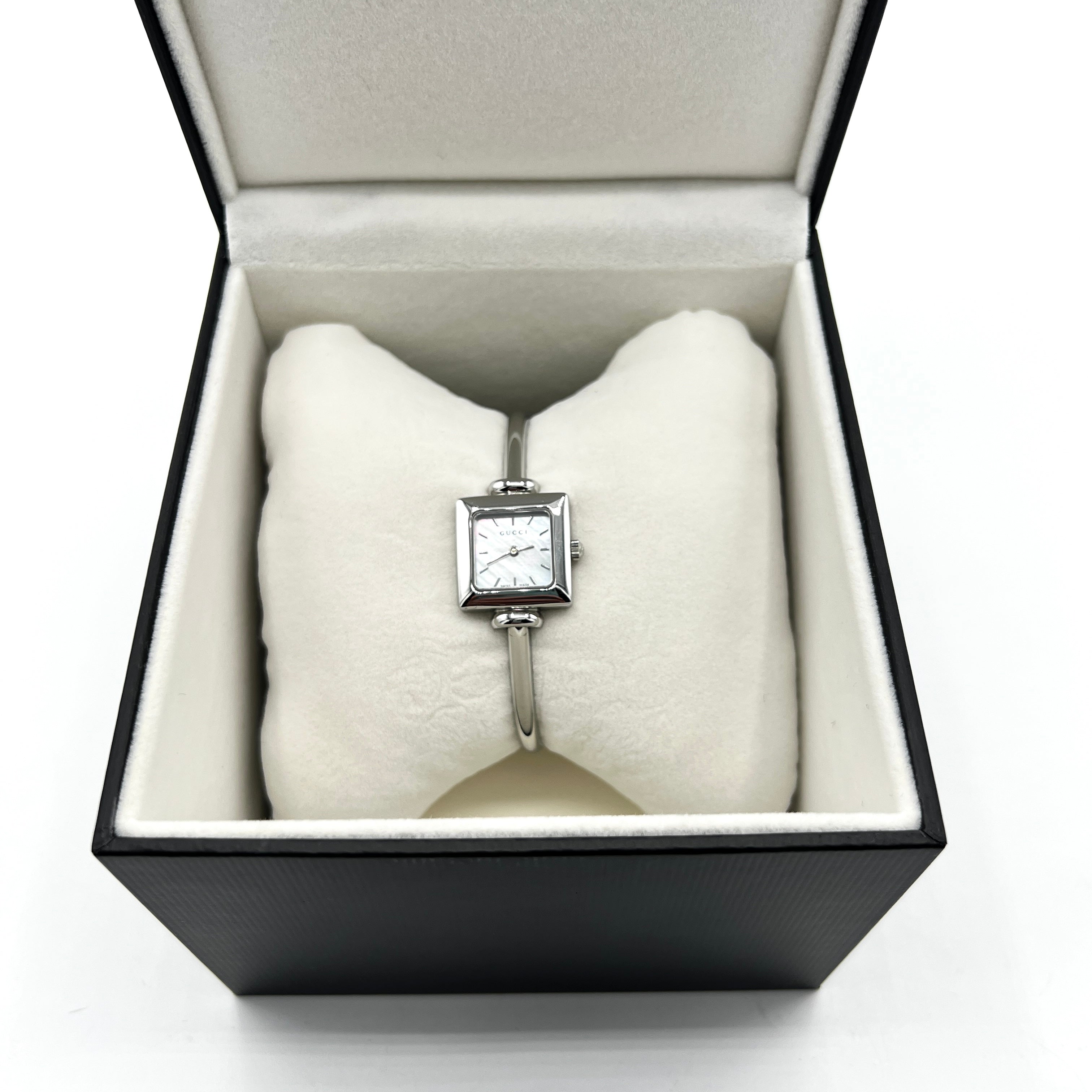 Montre GUCCI 1900 L acier Argenté